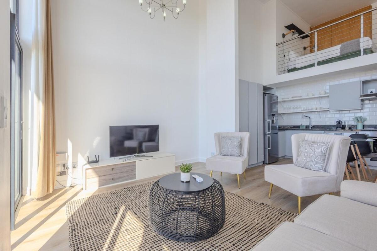 Iconic Harbour Views Penthouse With Parking & Ac Apartment