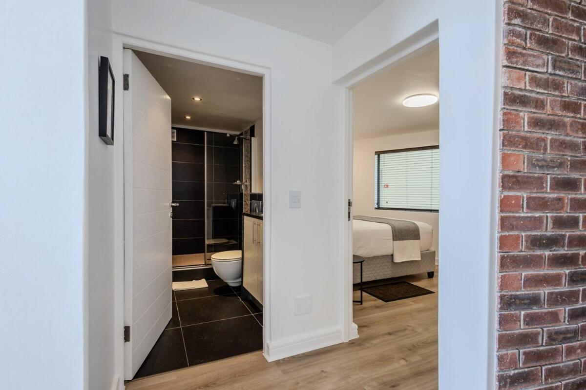 Apartment Iconic Harbour Views Penthouse With Parking & Ac Cape Town