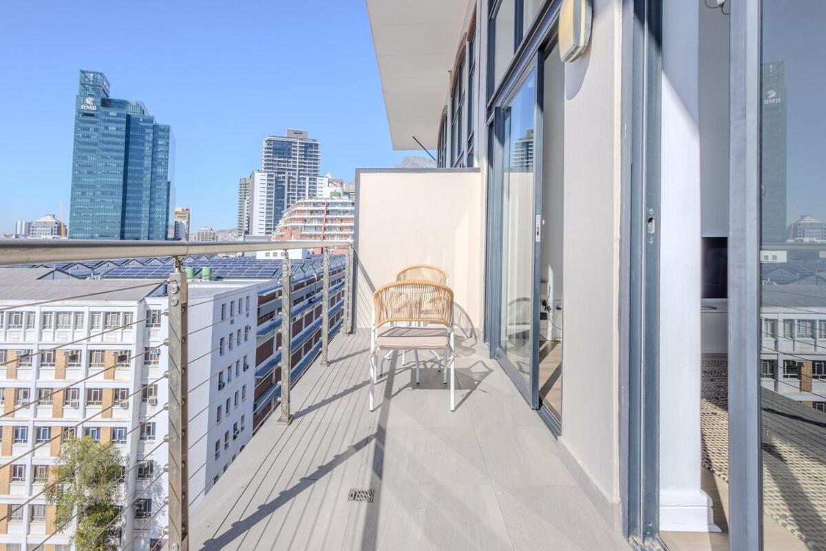 Iconic Harbour Views Penthouse With Parking & Ac * Cape Town