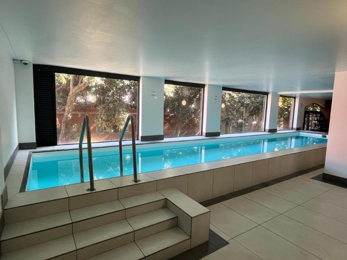 Iconic Harbour Views Penthouse With Parking & Ac Cape Town