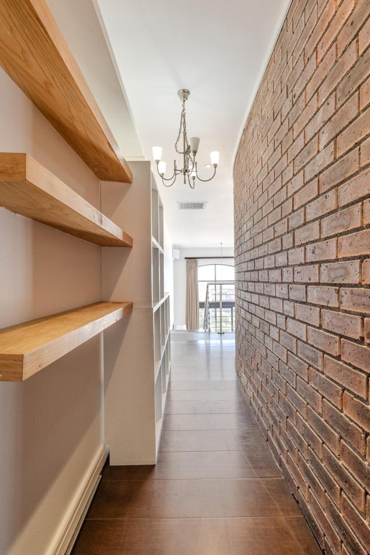 Iconic Harbour Views Penthouse With Parking & Ac