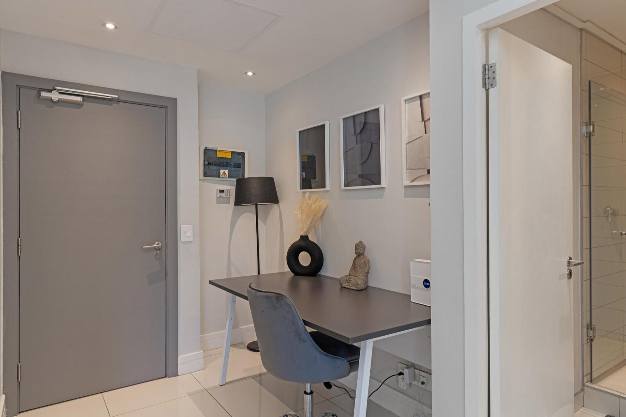 In Luxury At The Pullman Apartment *