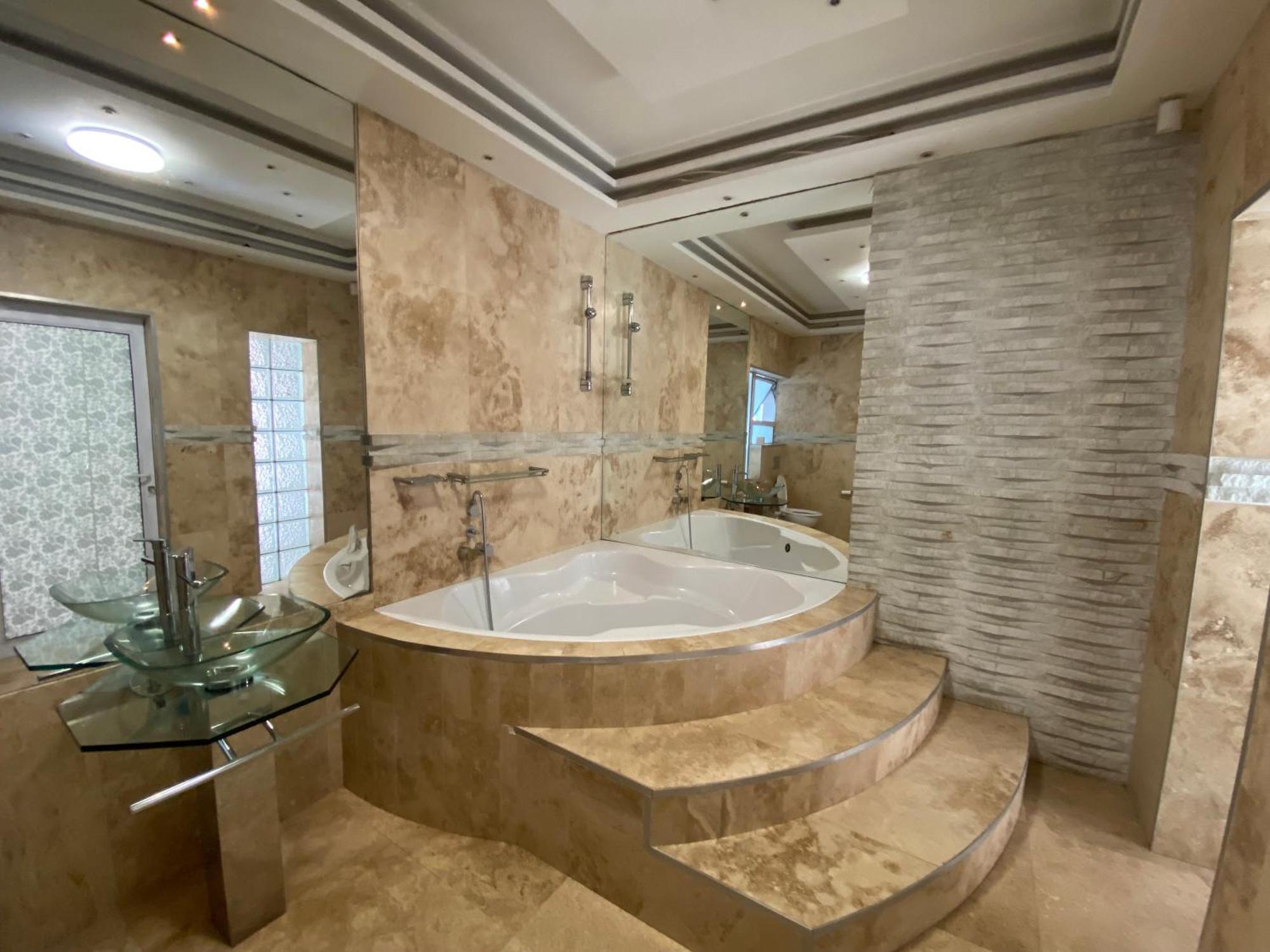 Luxe In Parow North Guest house
