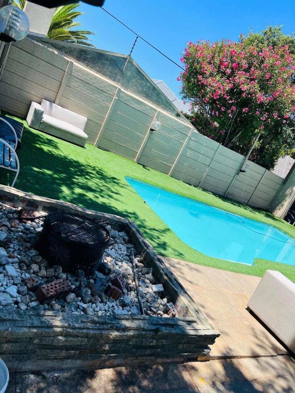 Luxe In Parow North *