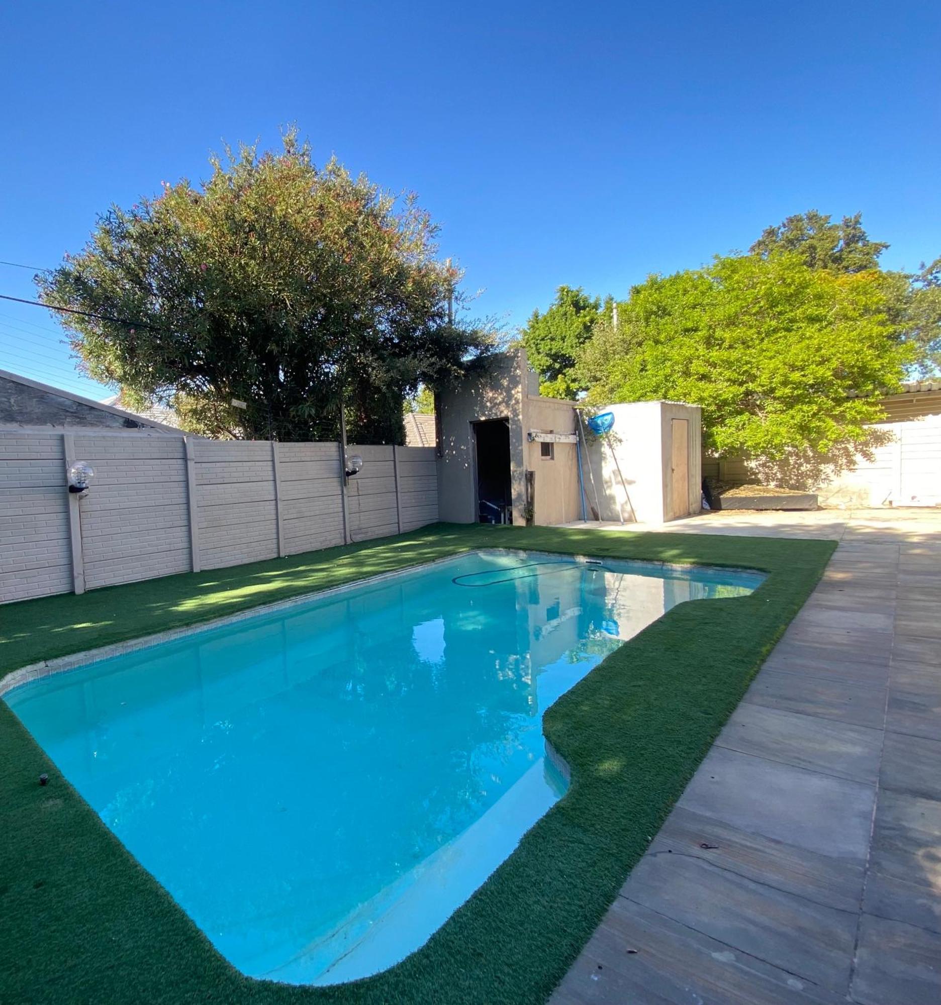 Luxe In Parow North Guest house