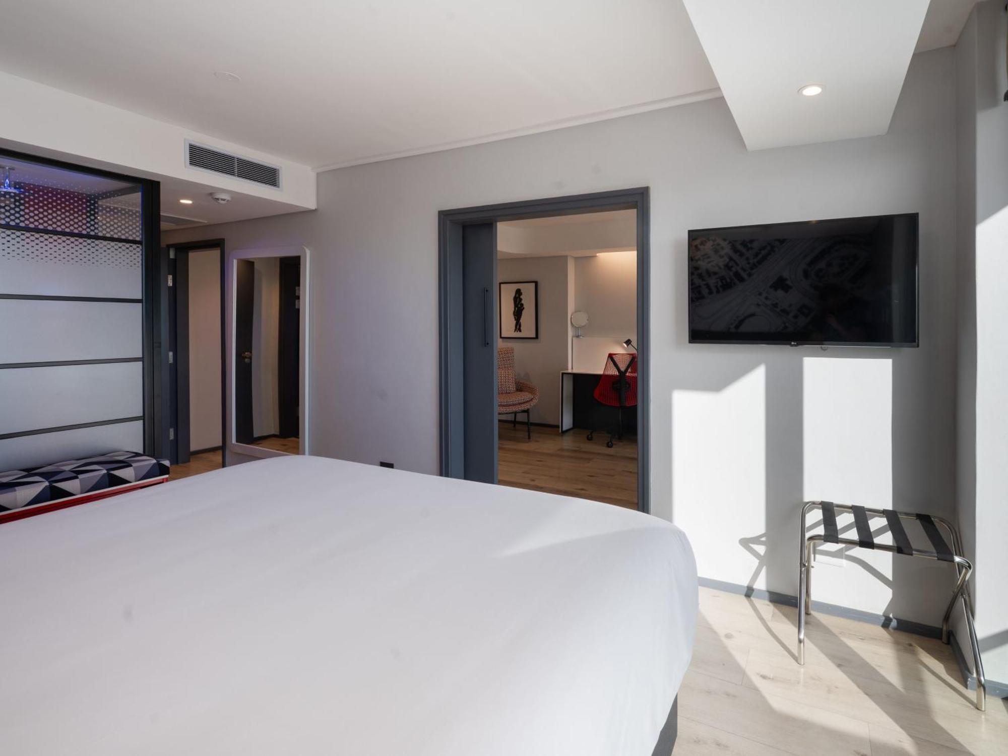 Anew Point Hotel 4*