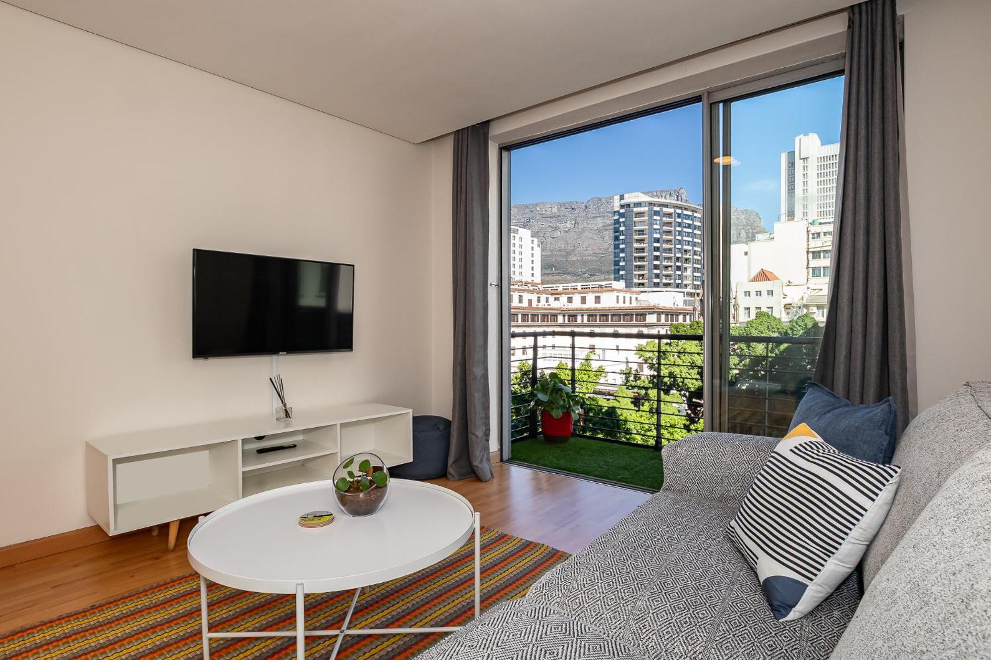 Apartment Pristine 1 Bedroom Unit In The With Balcony