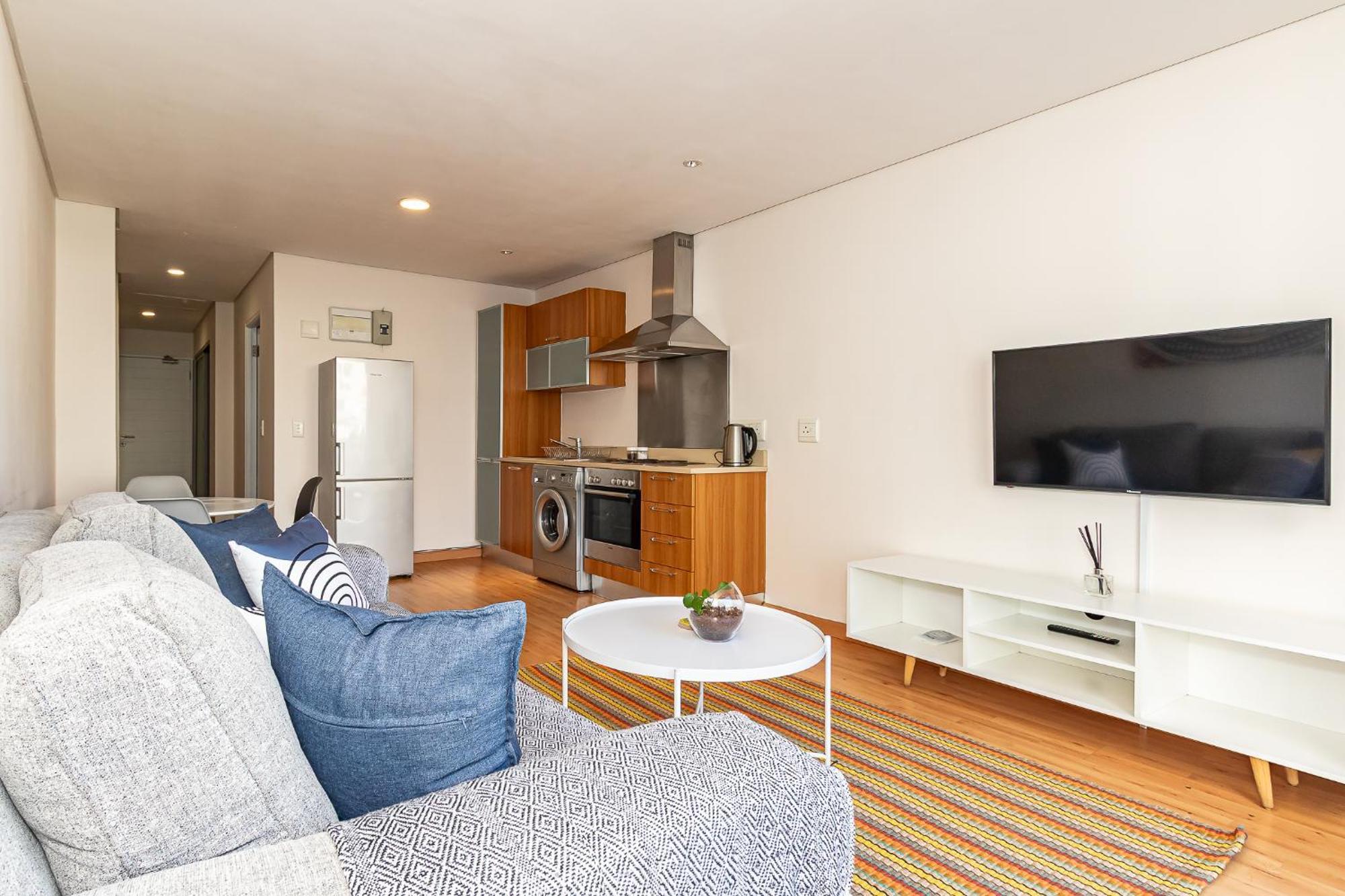 Pristine 1 Bedroom Unit In The With Balcony *