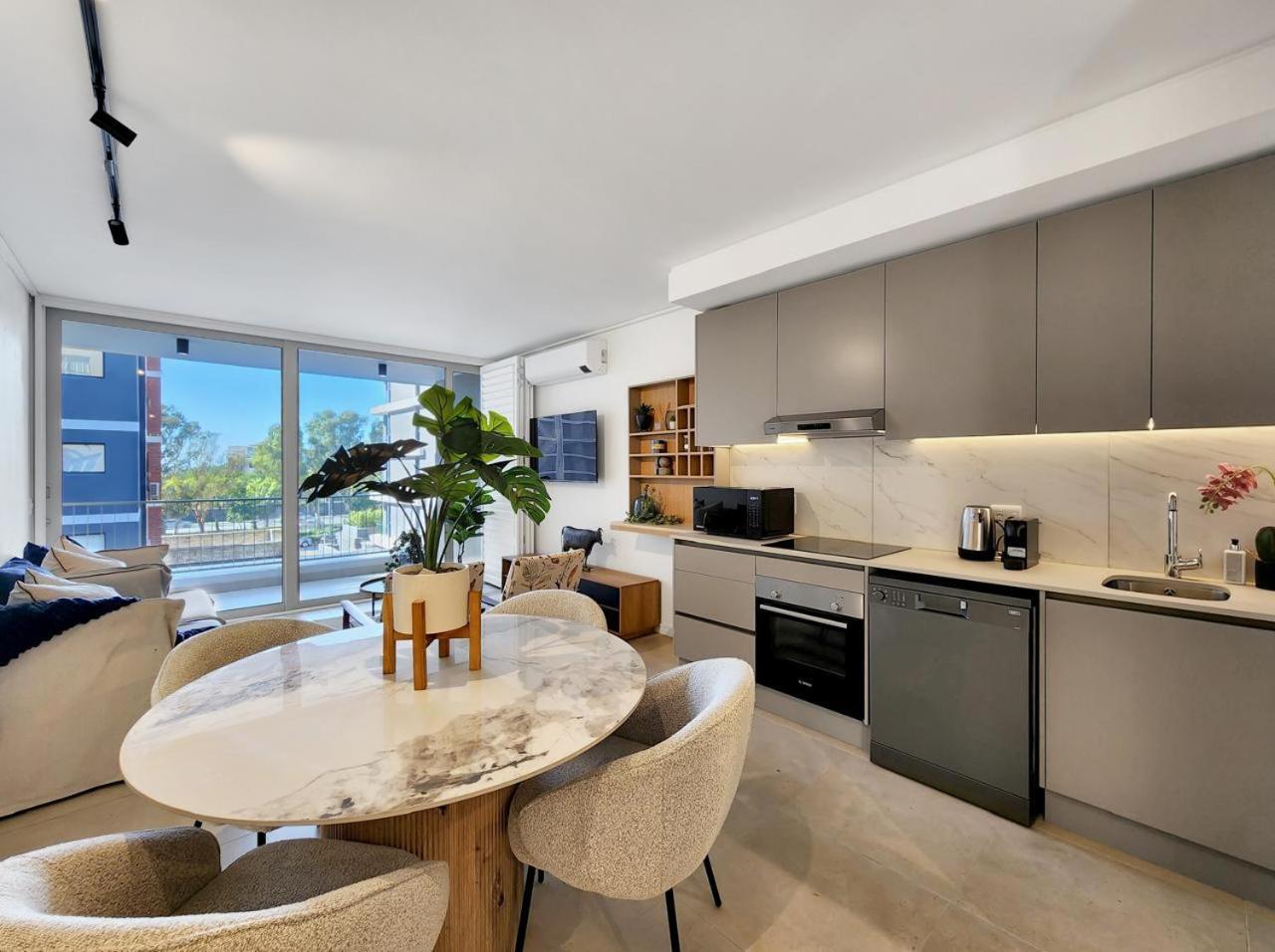 The Braemar Point Two Bed, Two Bath, Parking *