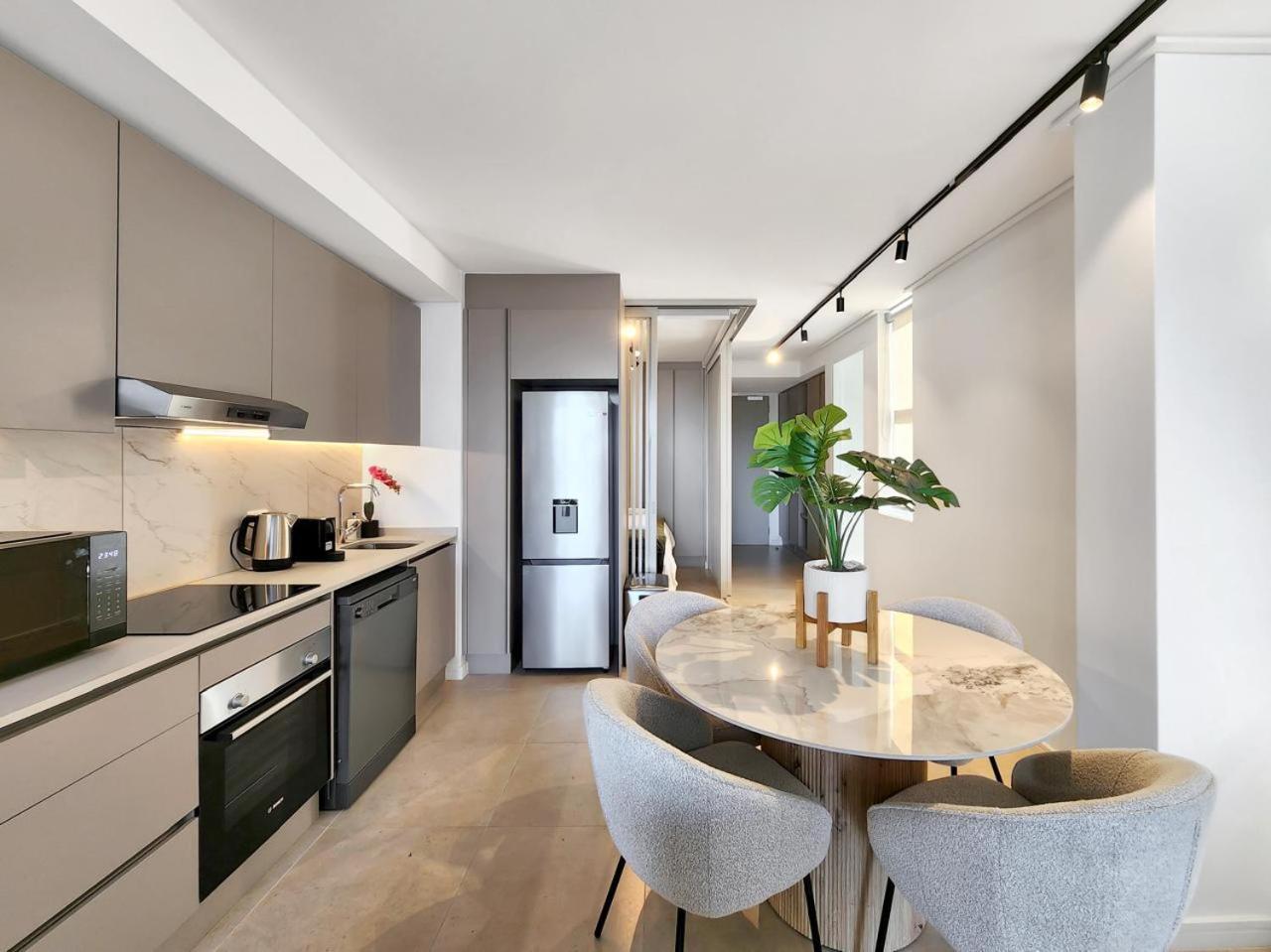 The Braemar Point Two Bed, Two Bath, Parking *