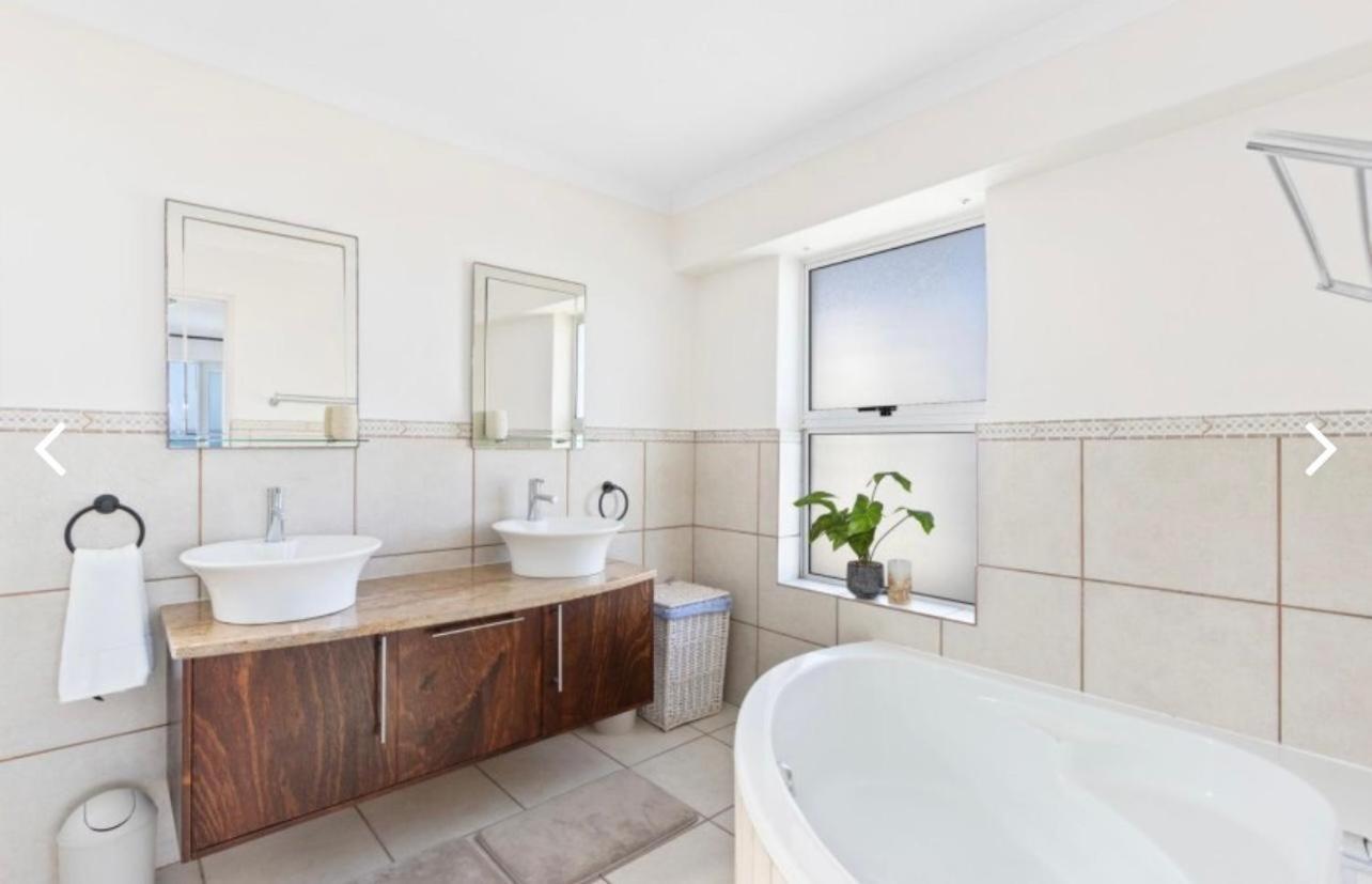 Apartment The Continental Sea Spray Cape Town