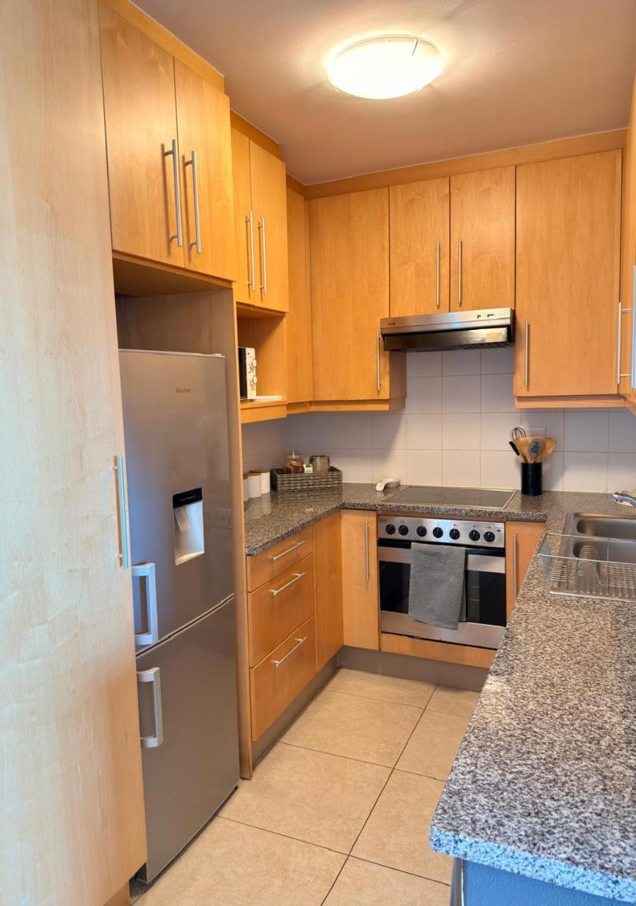 Beautiful 2 Bedroom With Ocean Views, Bloubergstrand Apartment *