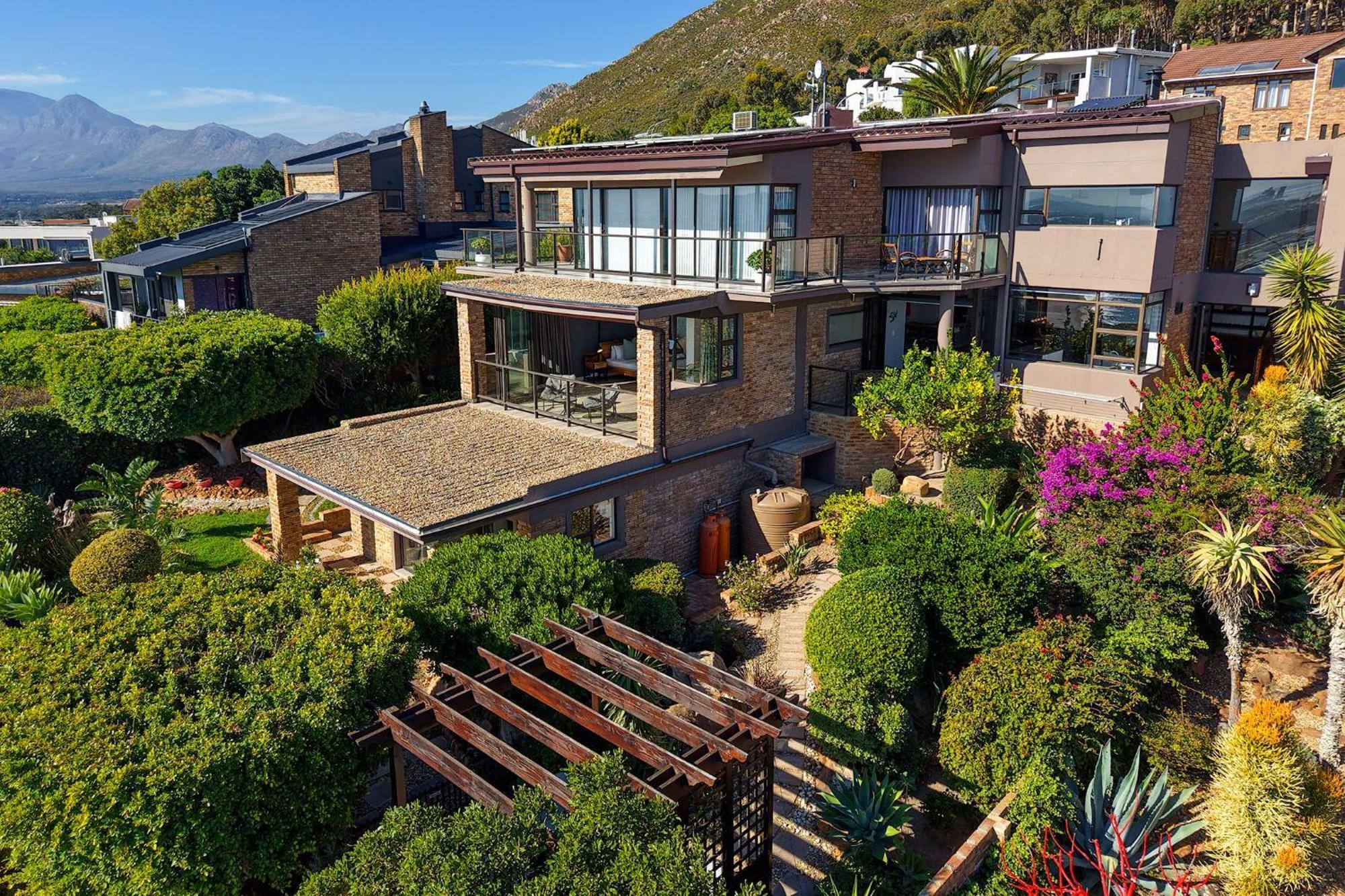 Zaria Sun Family By Host Agents * Cape Town