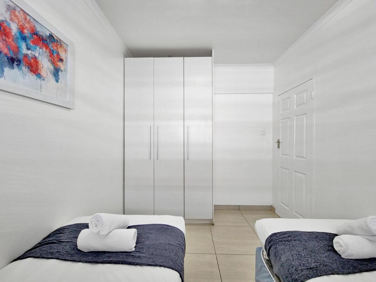 Central, Secure, Good Wifi- With Parking Cape Town