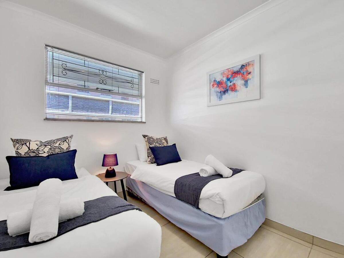 Apartment Central, Secure, Good Wifi- With Parking Cape Town