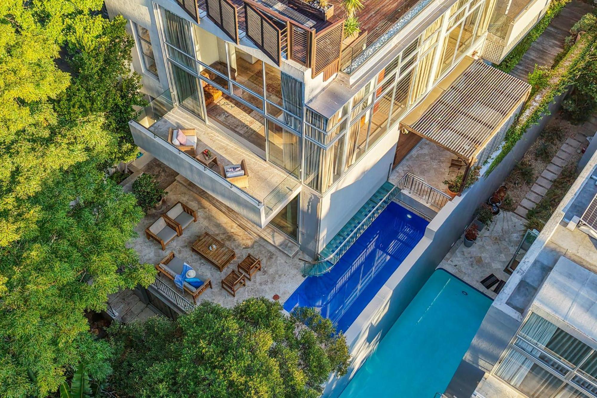 Serene Living On The Grange By Host Agents *