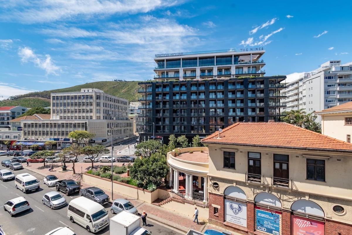 Seapoint With View Of Lions Head. Apartment *