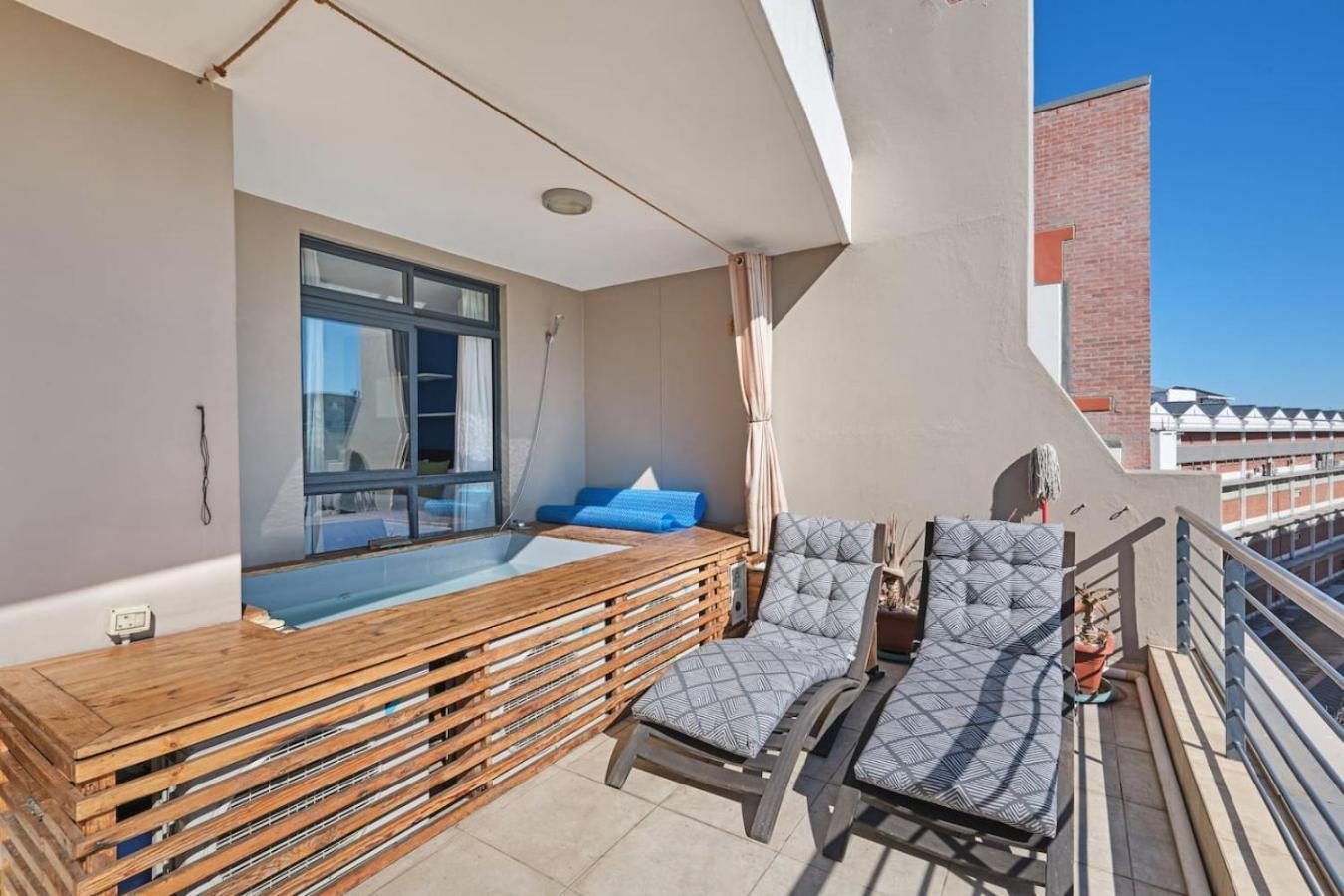 Hot Tub Gym Pool And Harbour Views * Cape Town