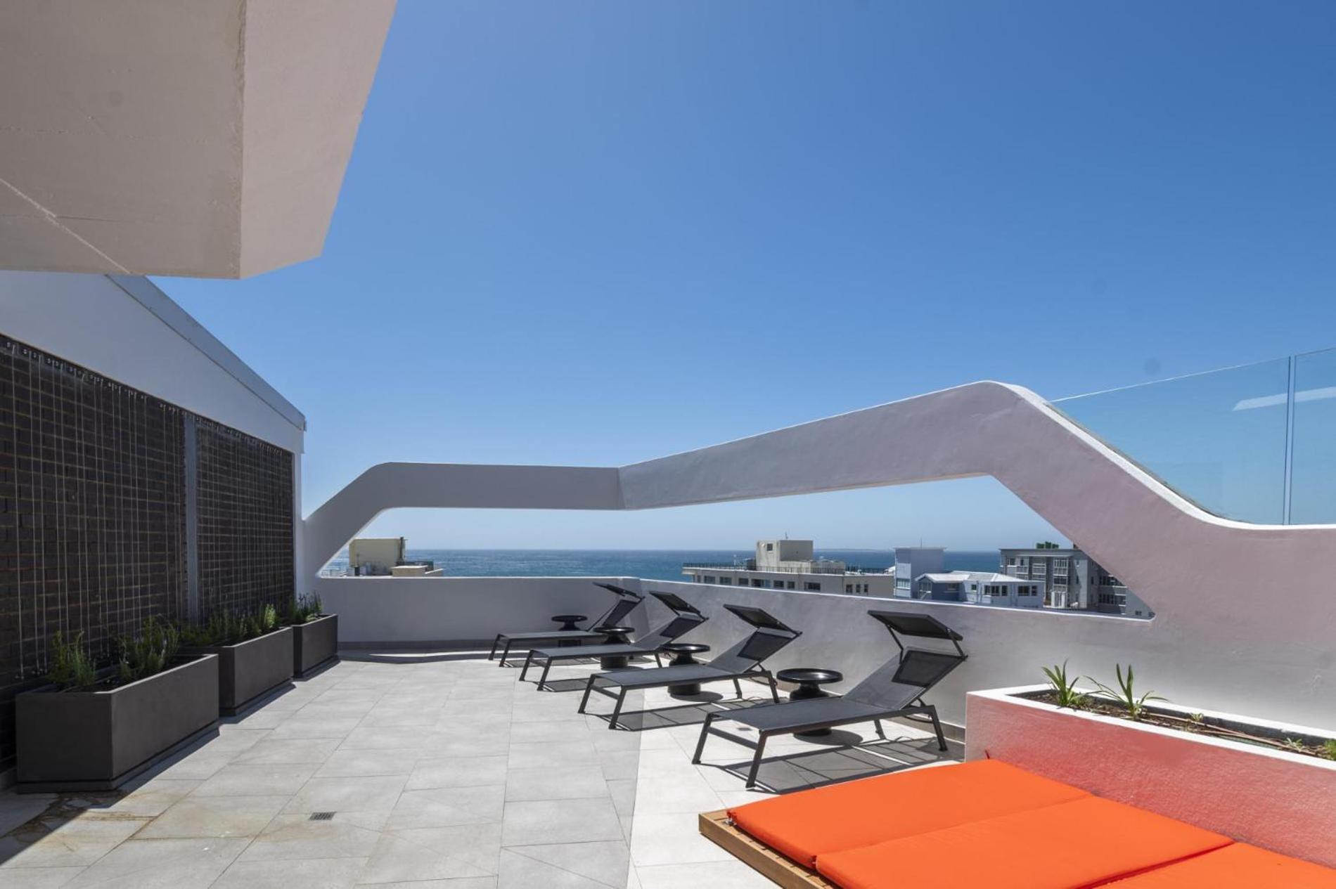 Sea Point Modern 2-bed With Ocean Mountain Views