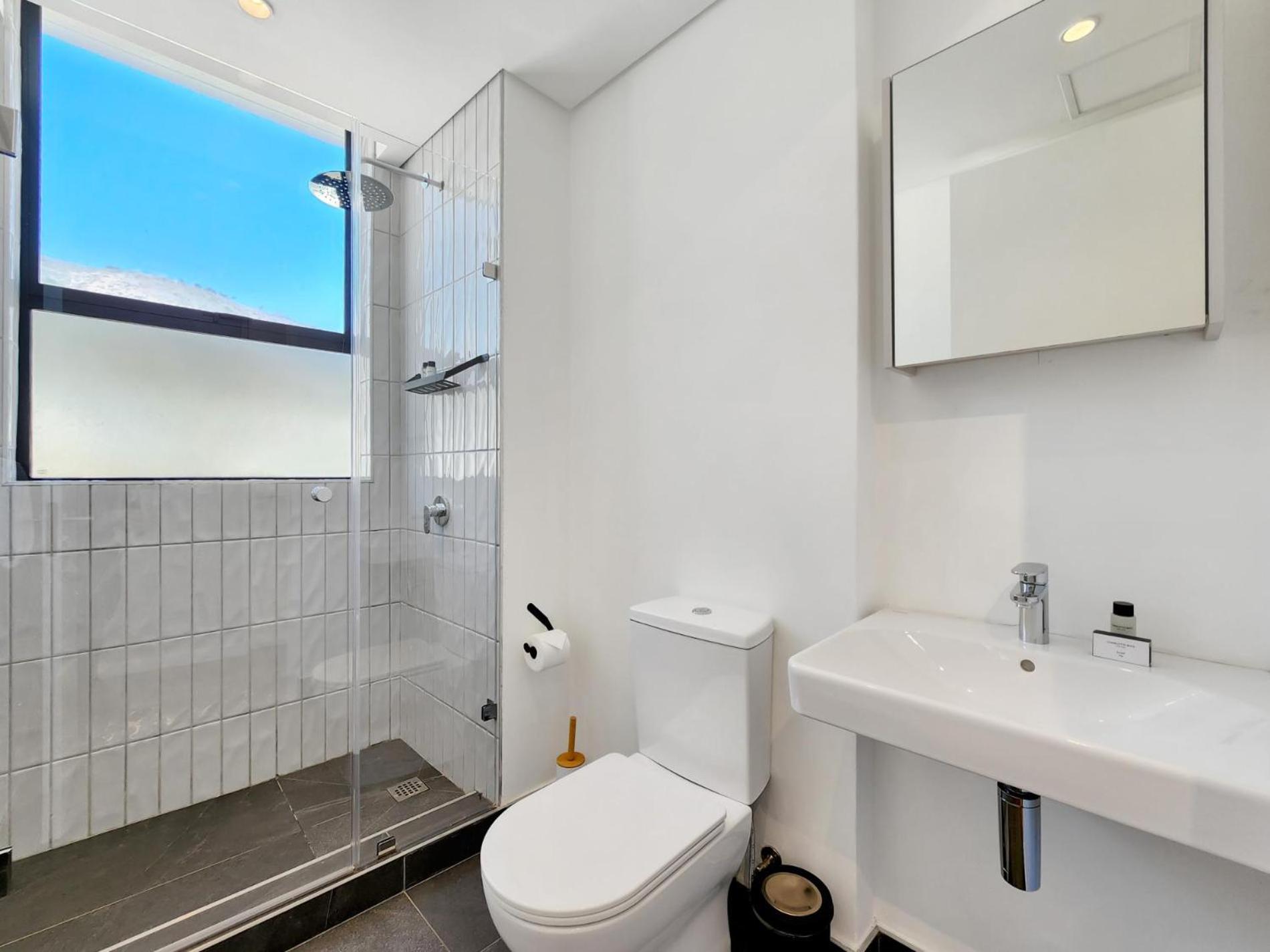 Sea Point Modern 2-bed With Ocean Mountain Views * Cape Town