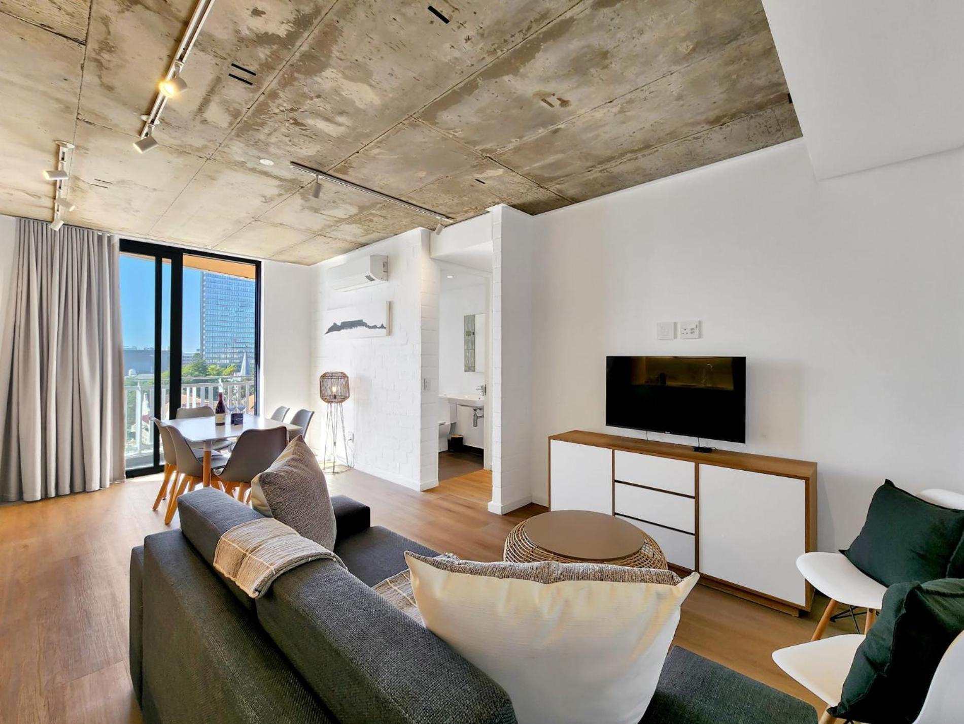 Sea Point Modern 2-bed With Ocean Mountain Views * Cape Town