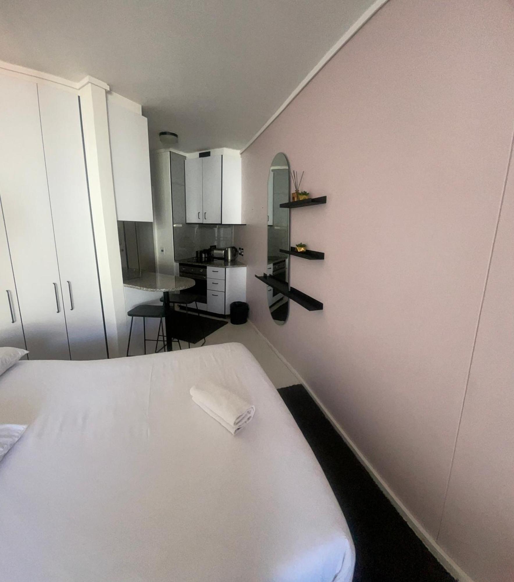 Flamingo In Sea Point Apartment