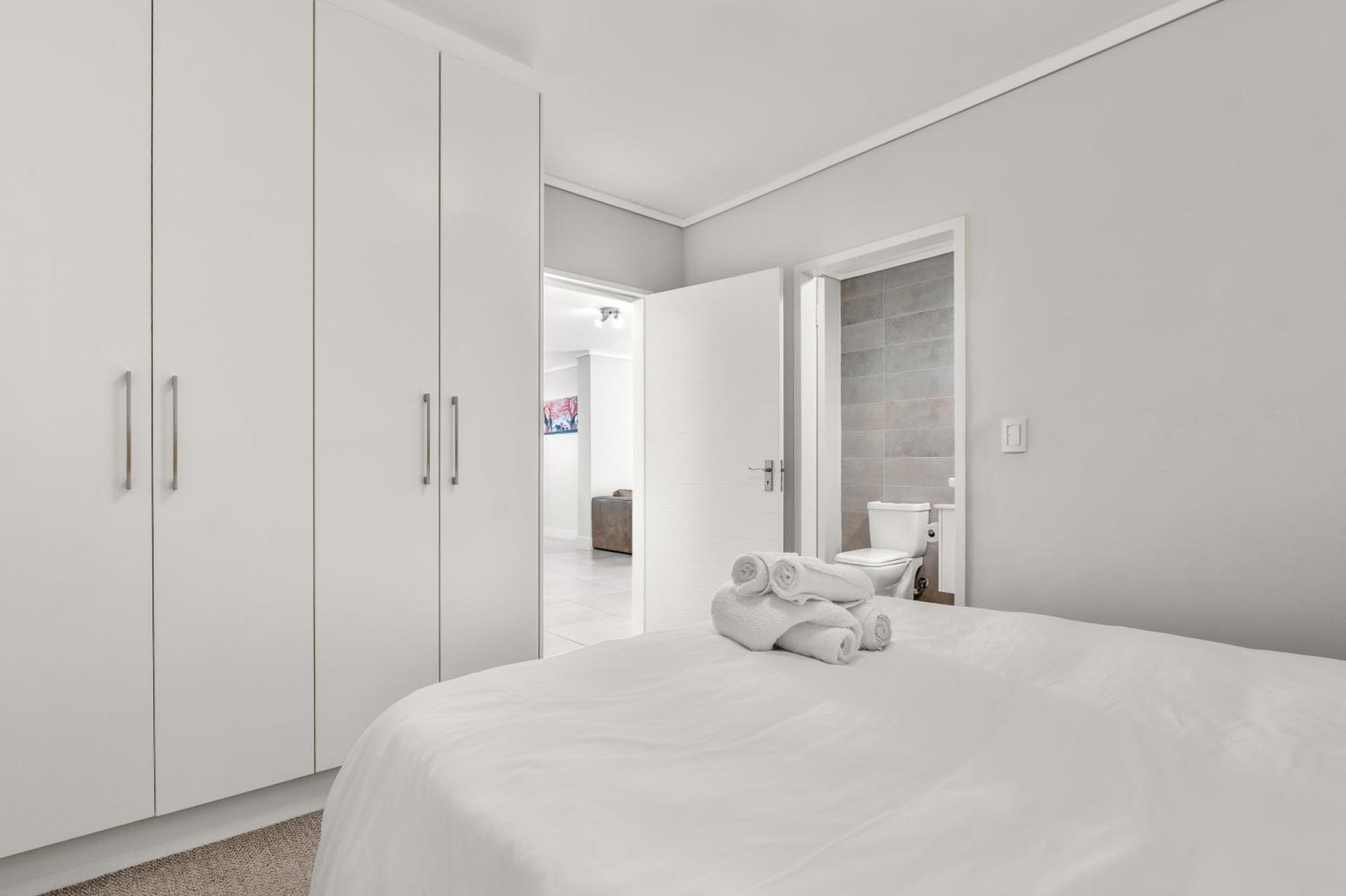 Apartment Waters Edge Luxury Century Cape Town
