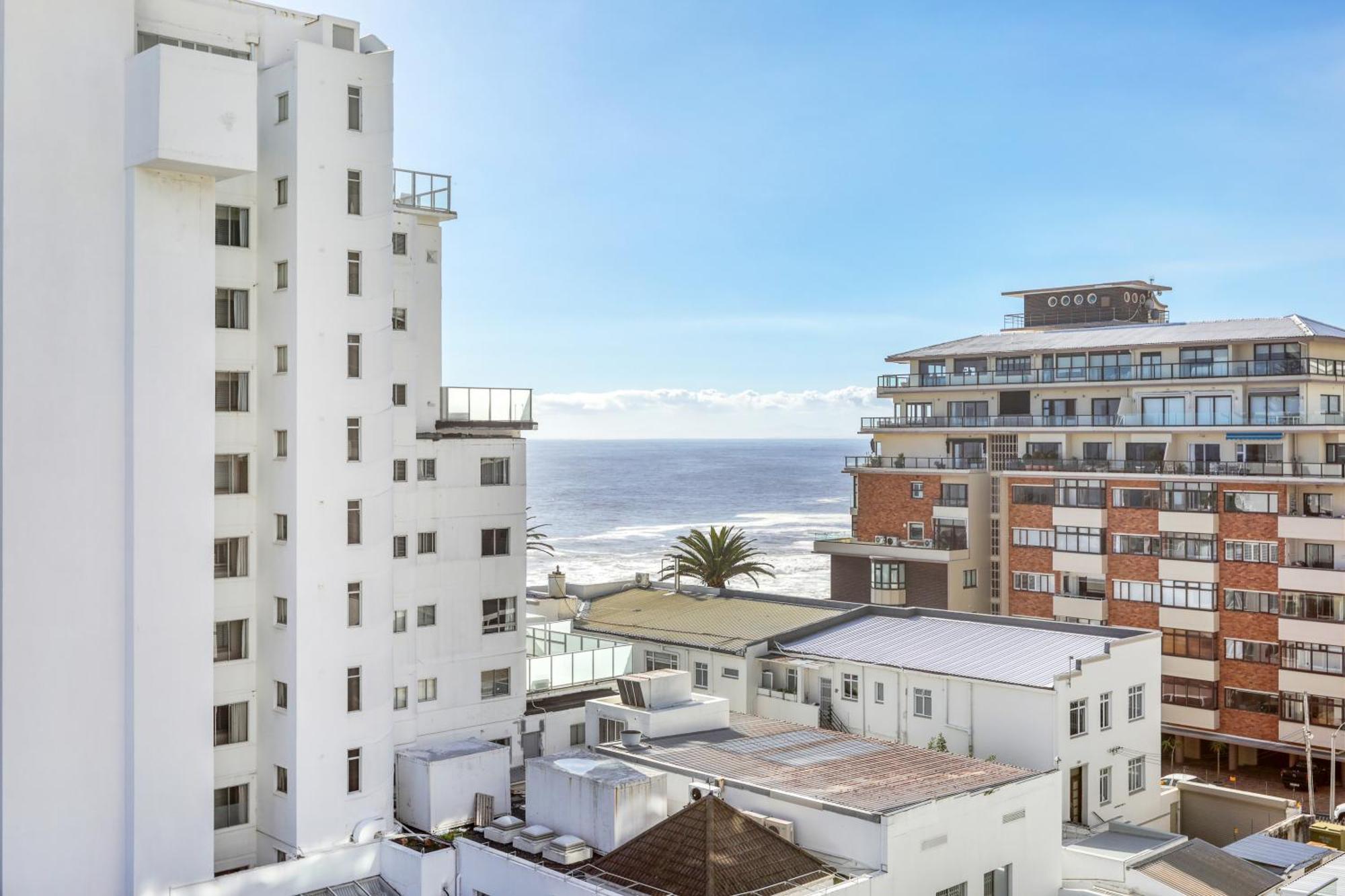 Backup-powered Bantry Bay View 2 Bed * Cape Town
