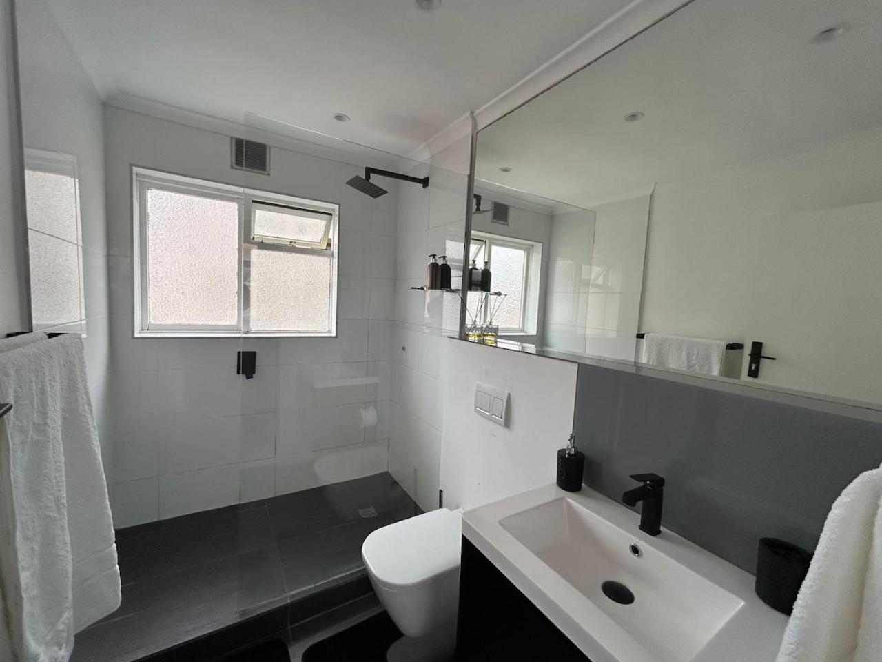 Apartment Cosy And Classy Sea Point Cape Town