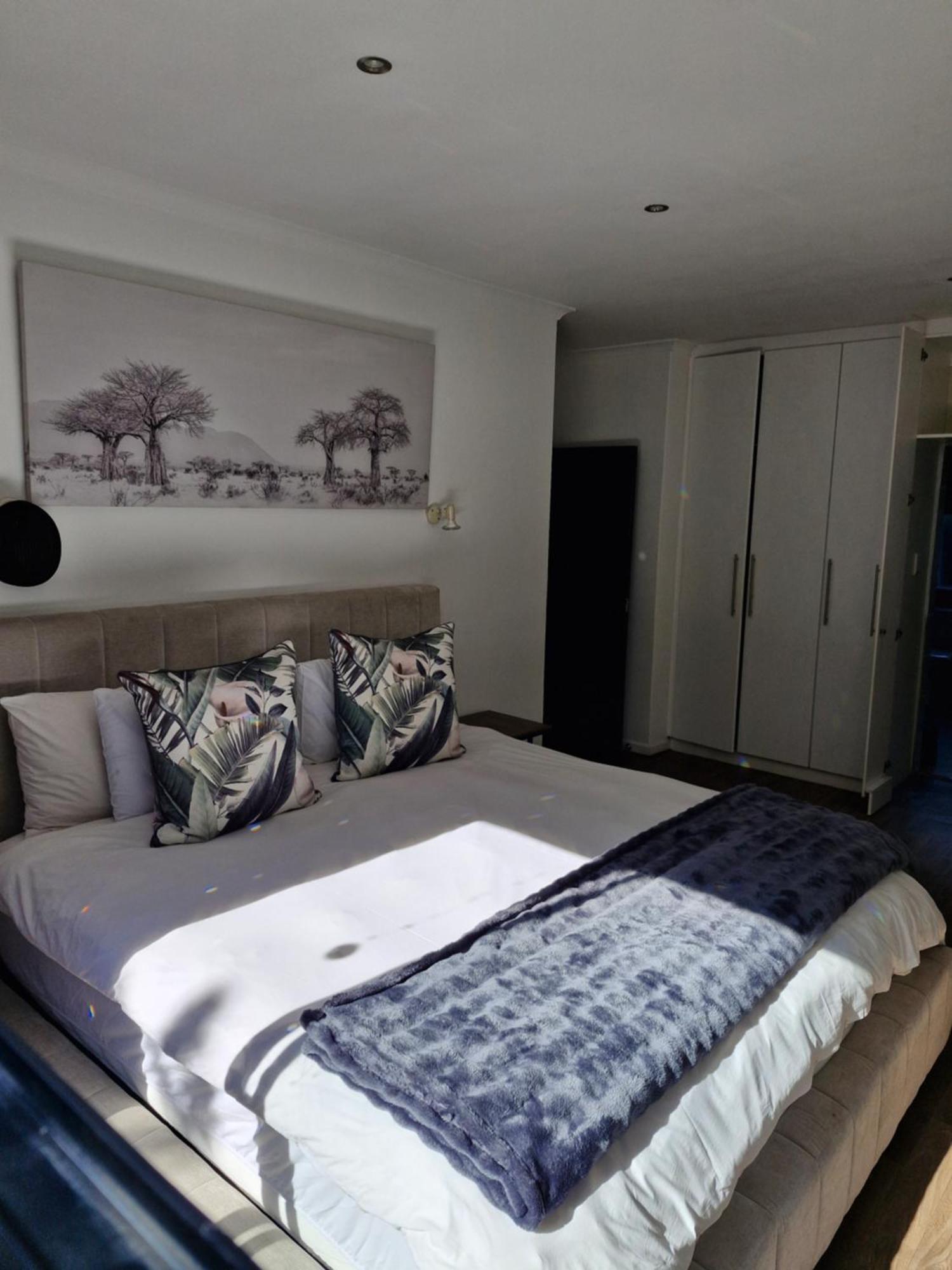 Villa Spacious In Cape Towns Blouberg Area Cape Town