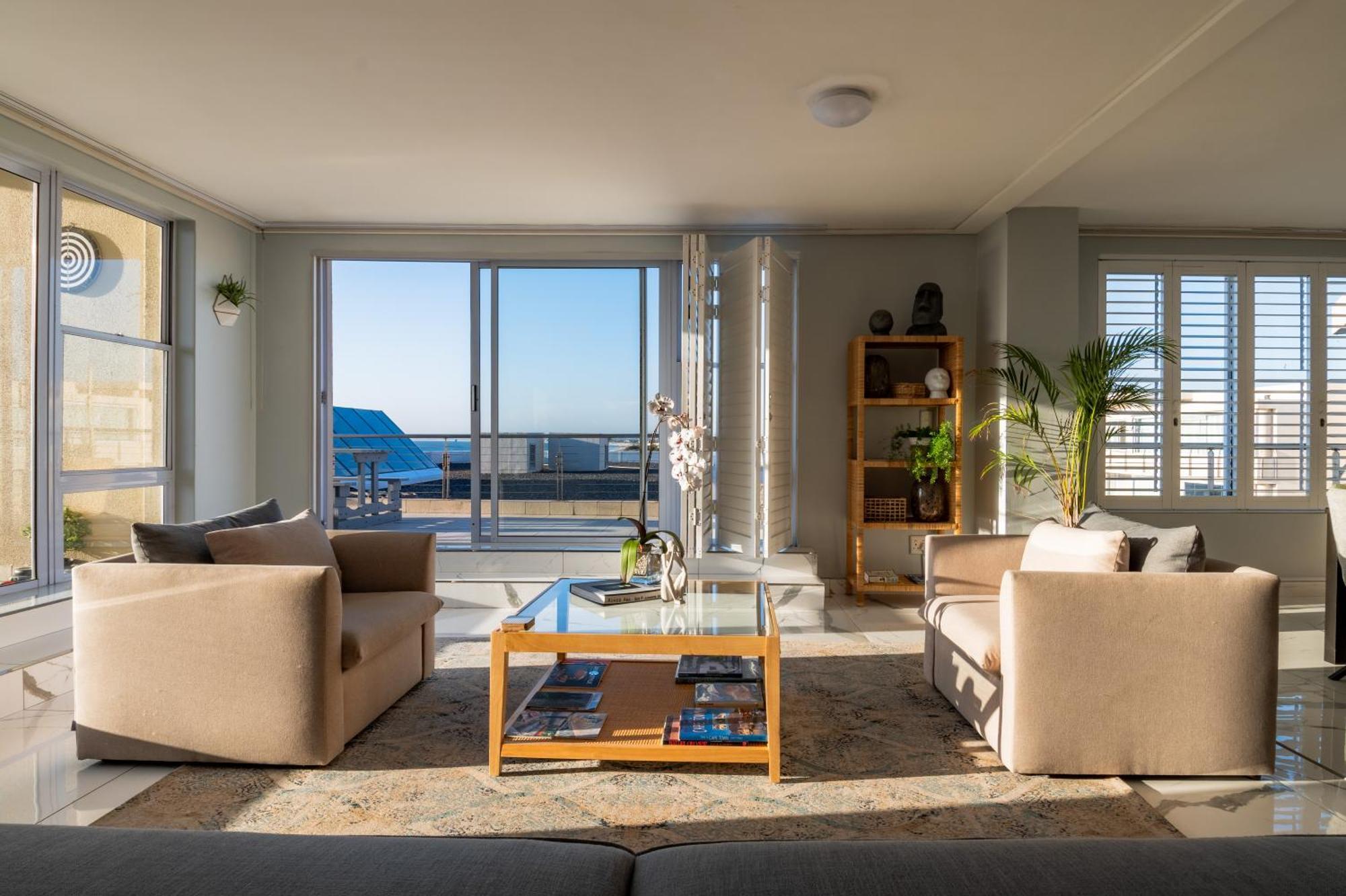 Lagoon Shoreline Penthouse Apartment *