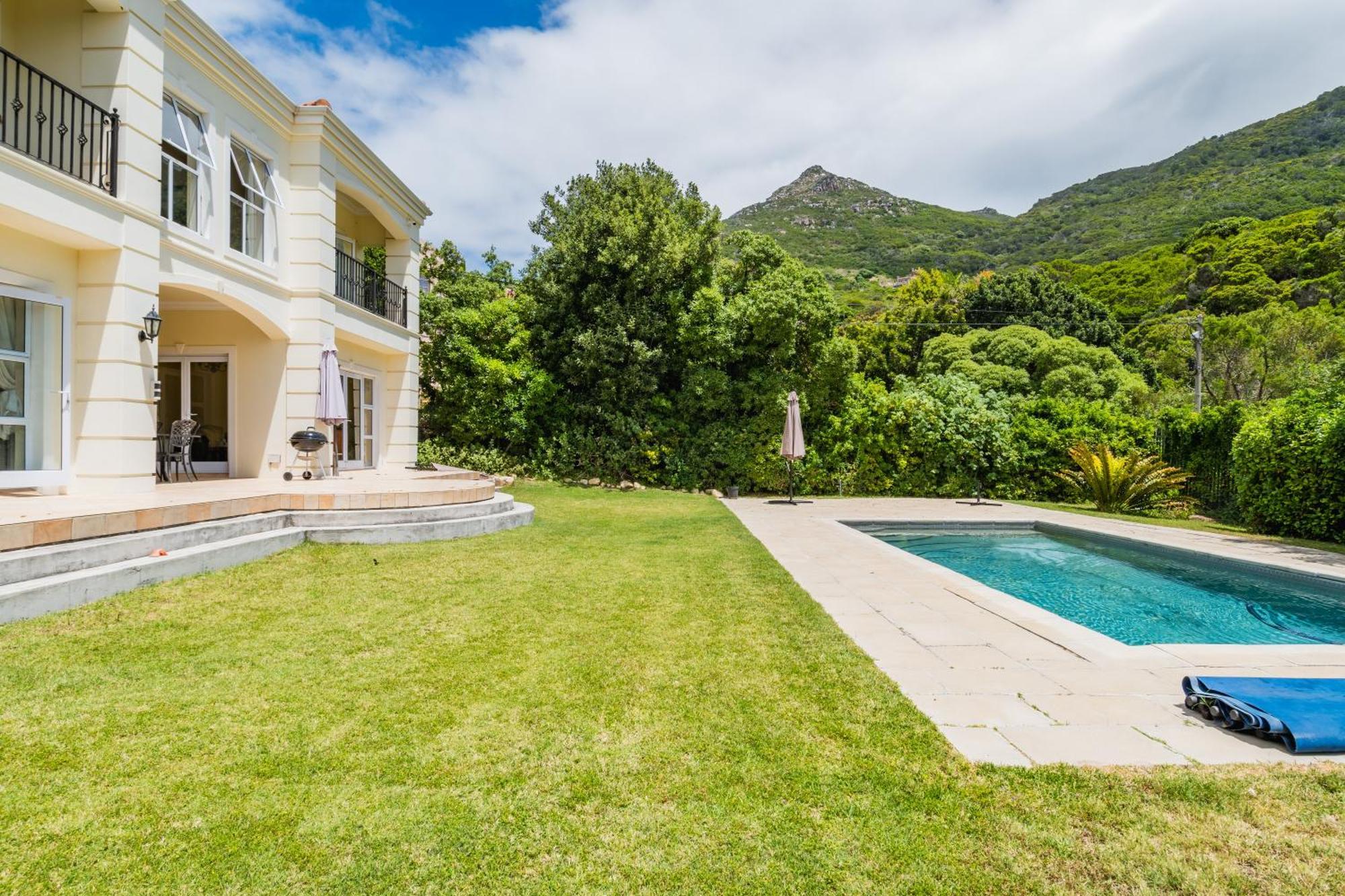 Villa Luxury Family Near With Grill And Workspace
