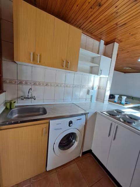 Azzure 4 Sleeper Crawford * Cape Town