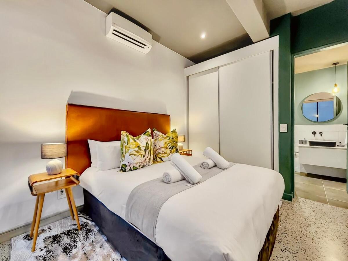 Apartment Upmarket And Stylish With Rooftop Pool.
