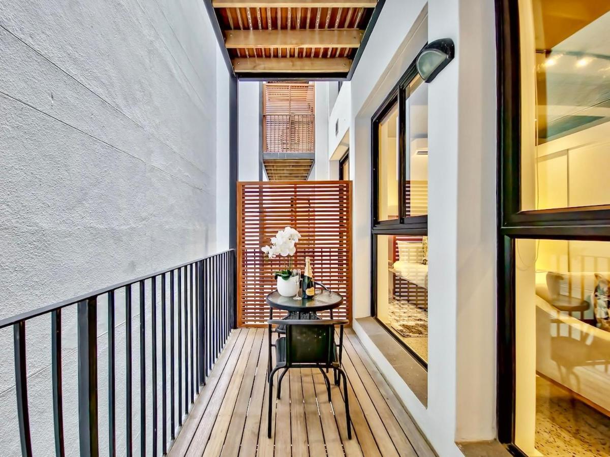 Upmarket And Stylish With Rooftop Pool. Apartment Cape Town