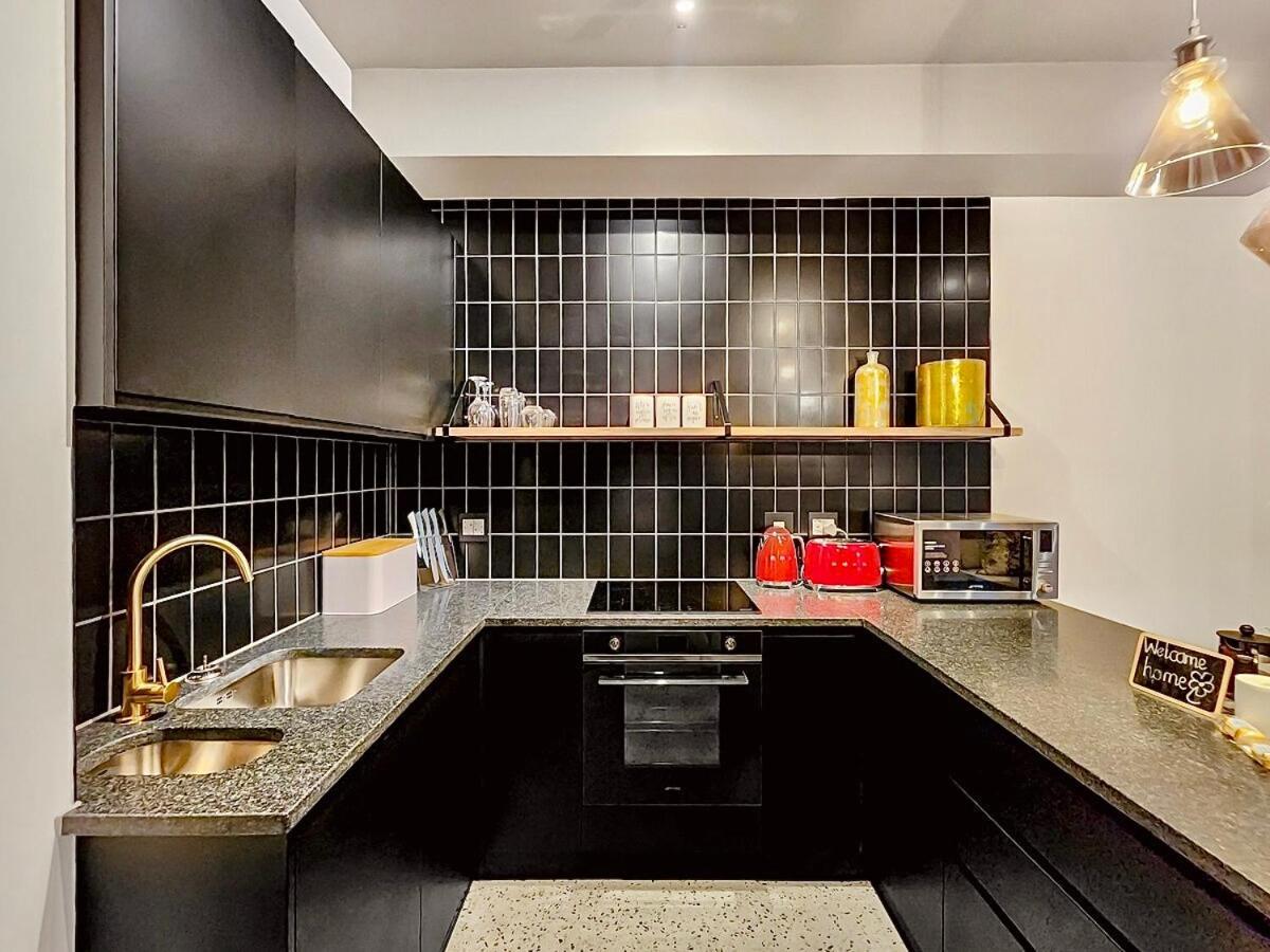 Upmarket And Stylish With Rooftop Pool. Cape Town