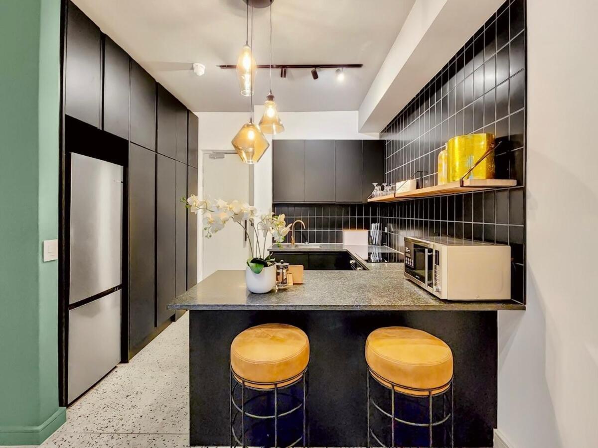 Upmarket And Stylish With Rooftop Pool. Apartment *