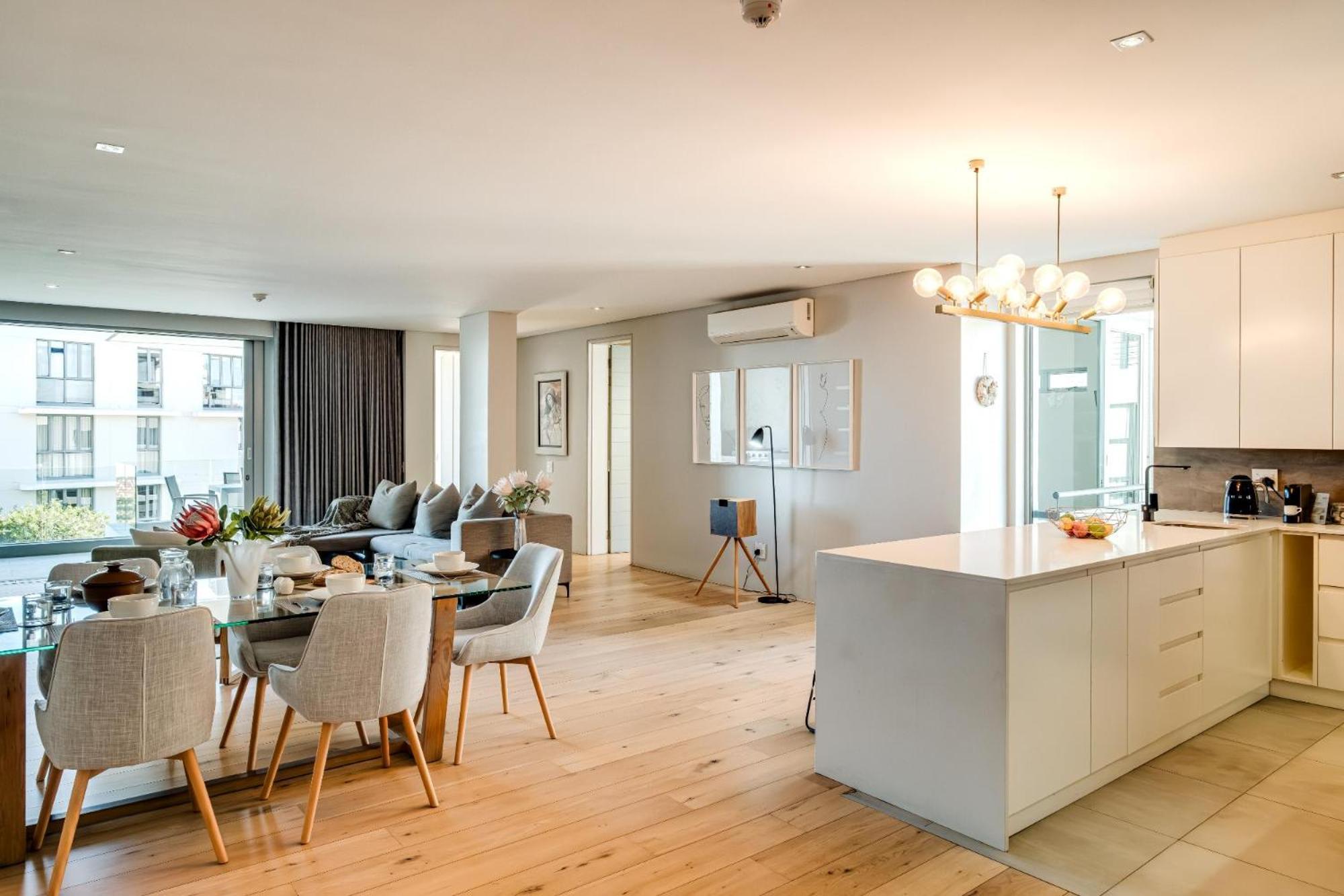 Apartment Bright 2bed In Sea Point W Sea Views Helio Haven