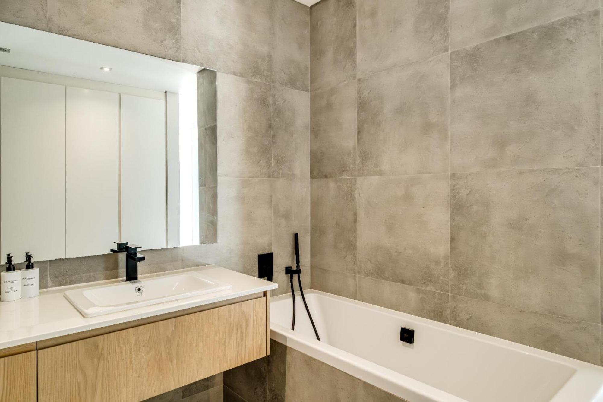 Bright 2bed In Sea Point W Sea Views Helio Haven * Cape Town