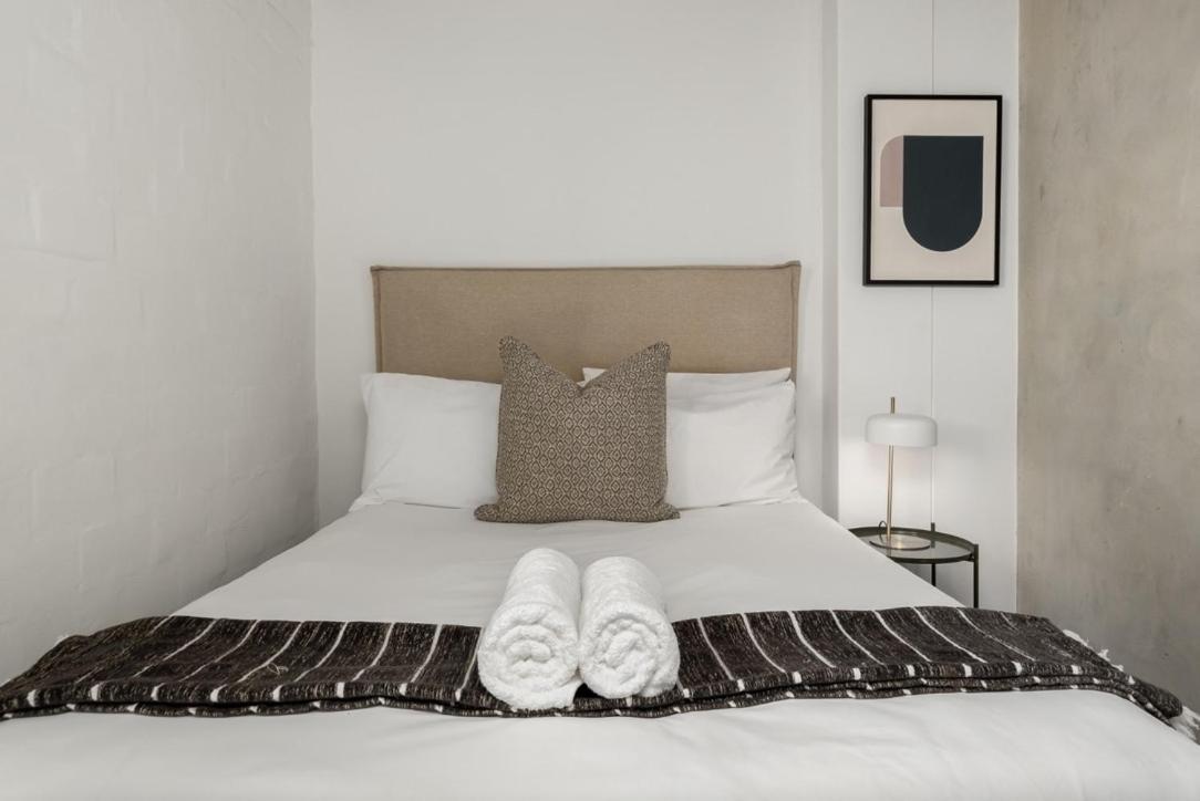 Apartment Table Mountain Views & Rooftop Pool Retreat *