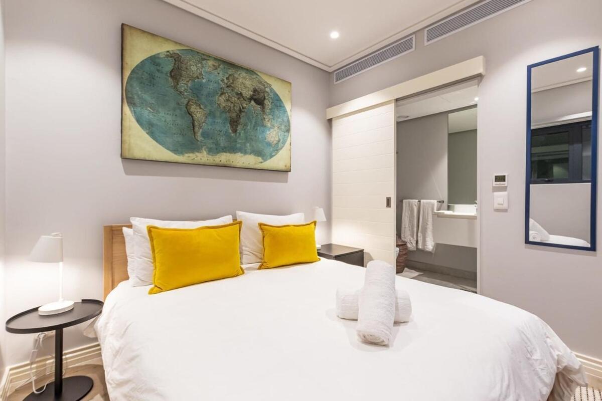Outdoor Pool Apartment, Gym, Bar & Views *