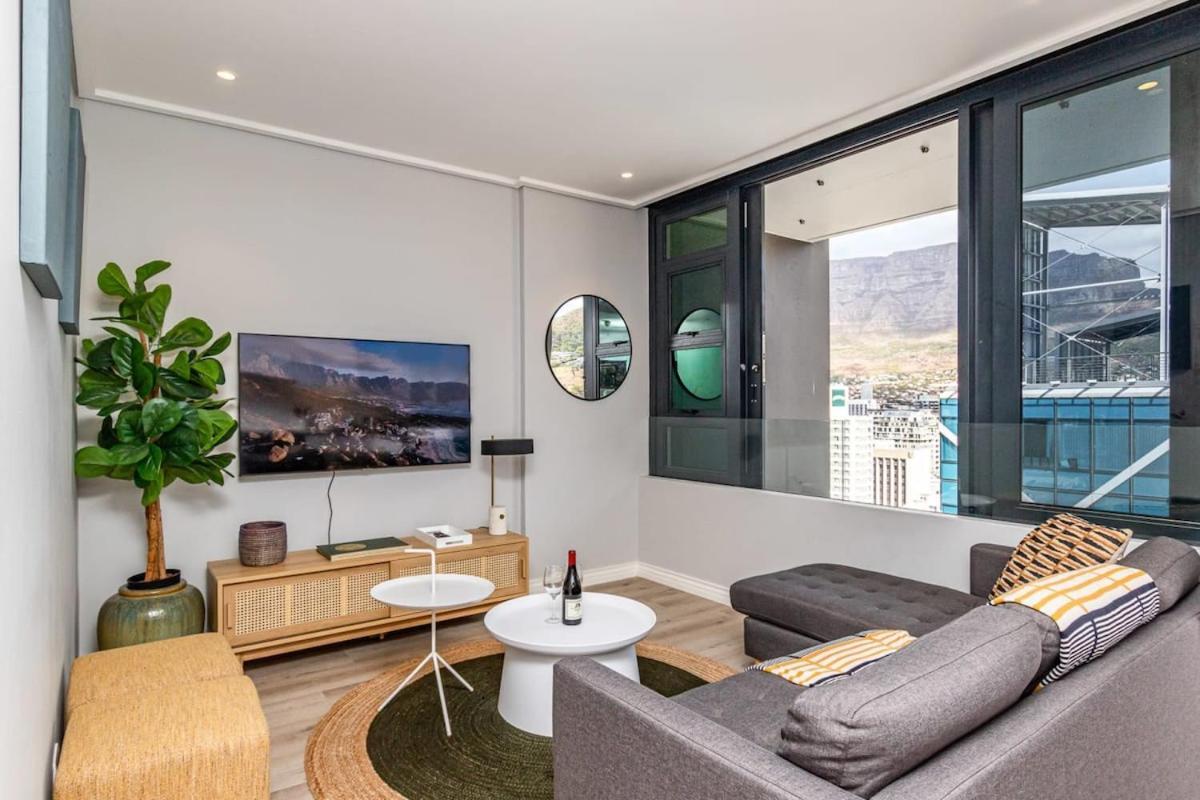 Apartment Outdoor Pool Apartment, Gym, Bar & Views