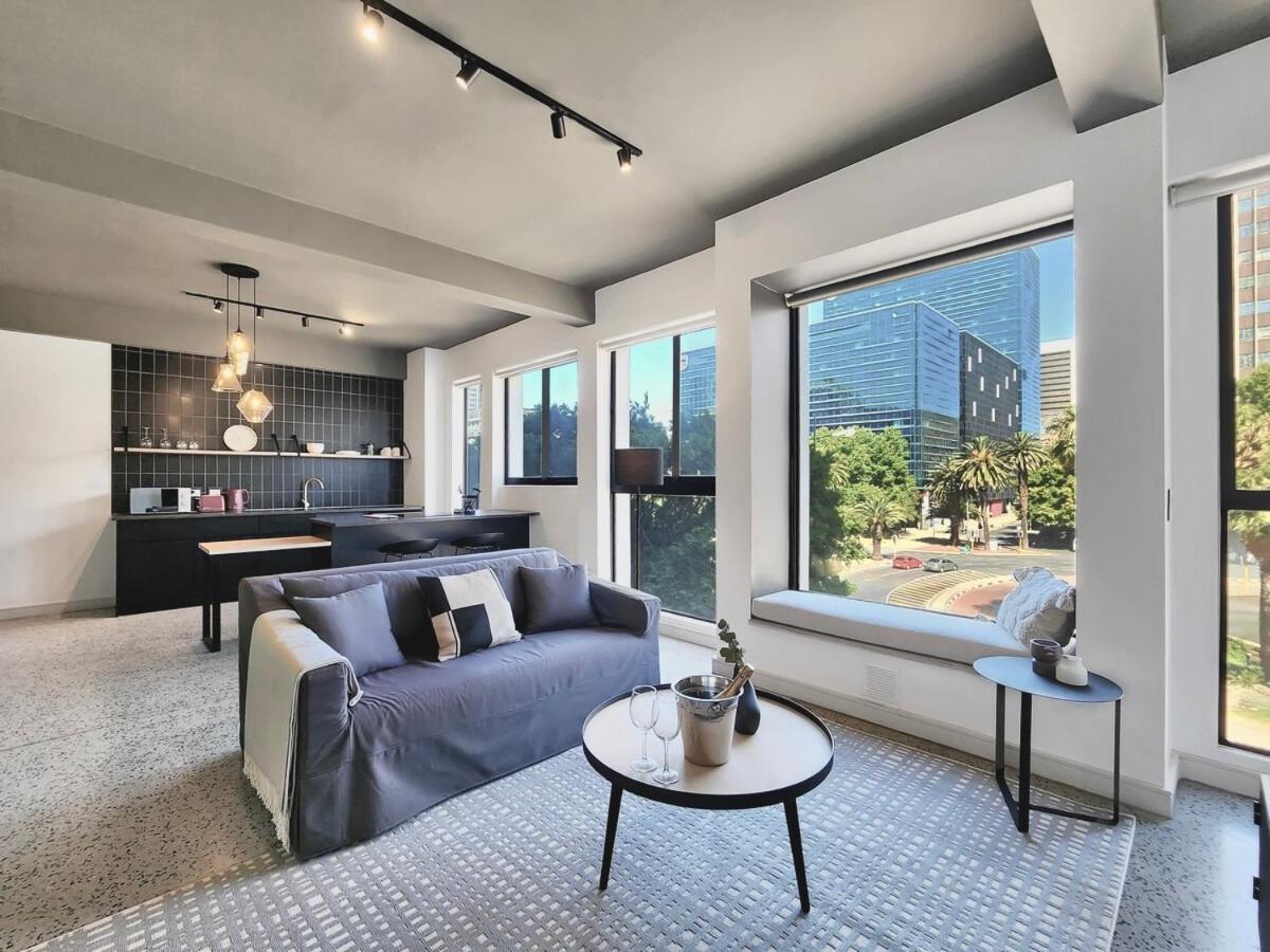 Central, Business Travellers Dream-wifi-pool Apartment *