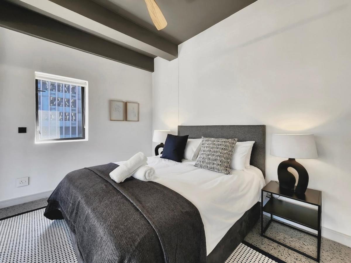 Central, Business Travellers Dream-wifi-pool Apartment *