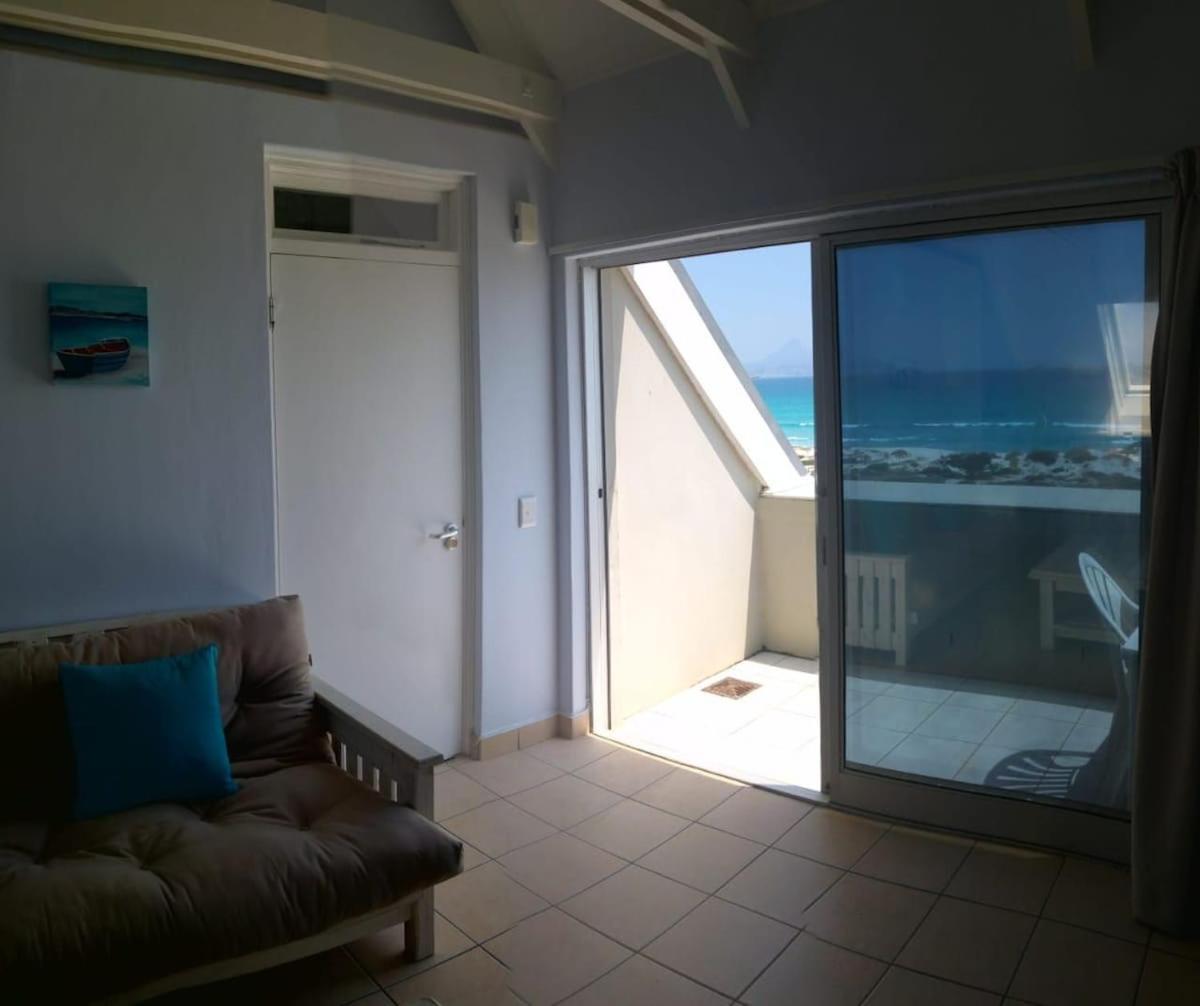 Beachfront Apartment, Dolphin - Blouberg Cape Town