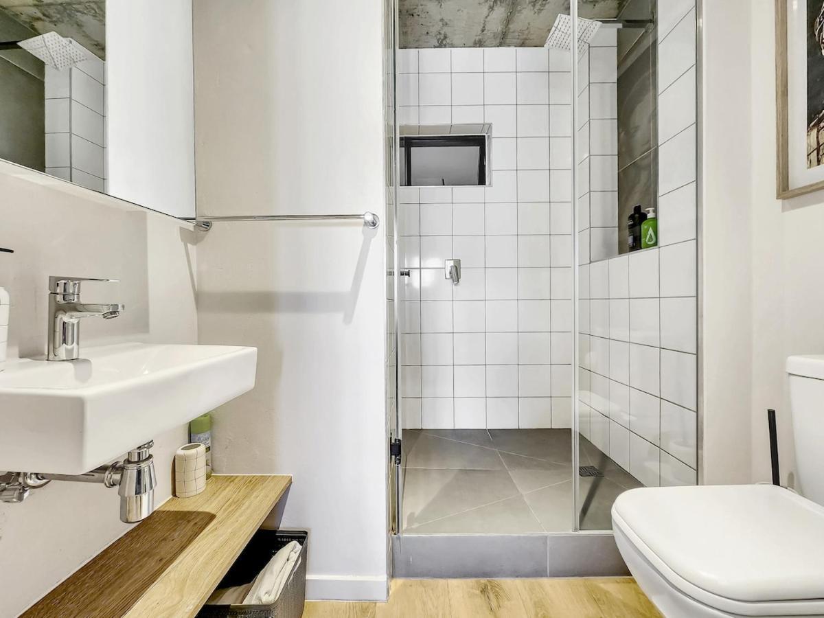 Luxury Near With Ac And Patio Apartment