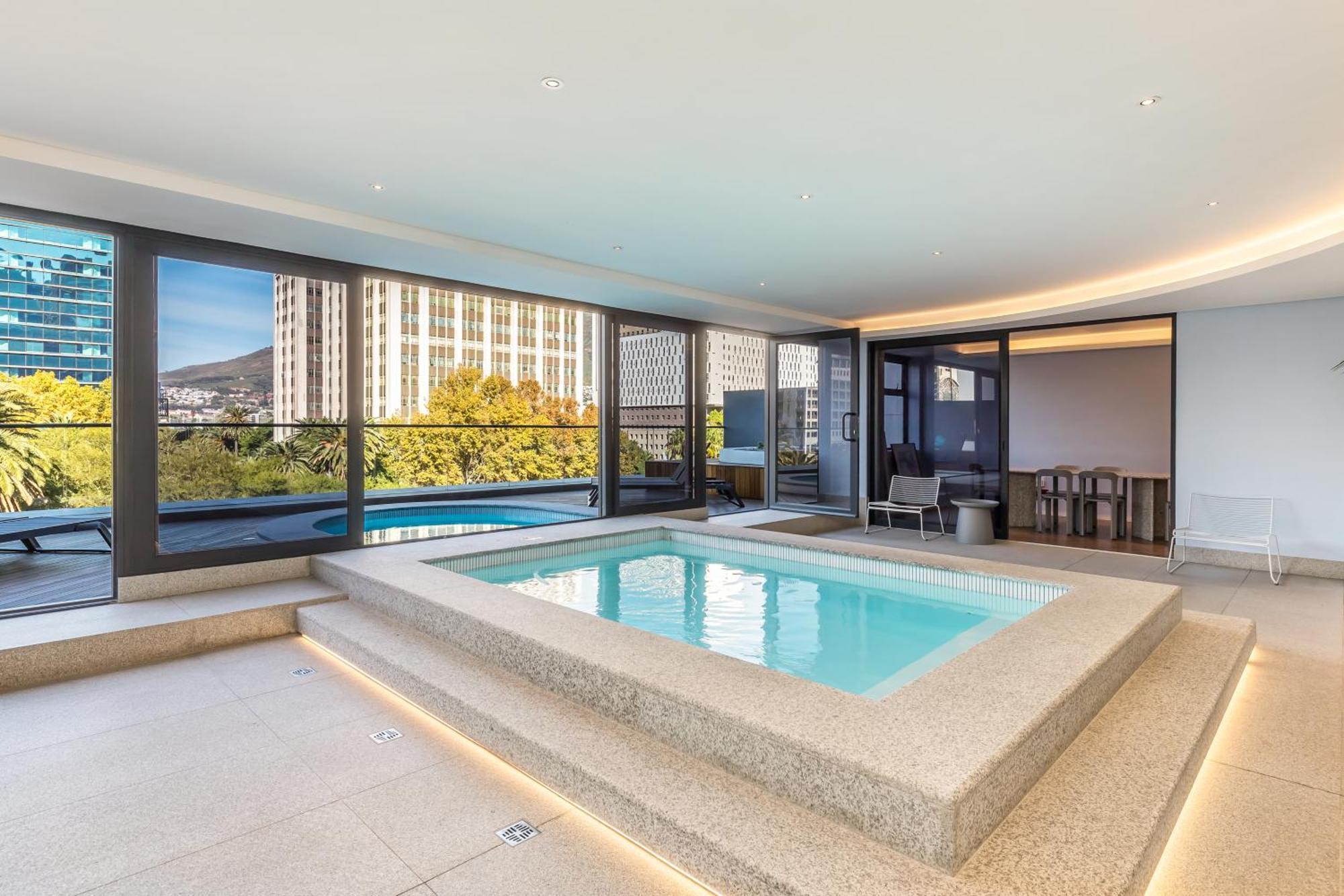 Apartment Centrally Located With Pool At Zeeland Pier - 710 Cape Town