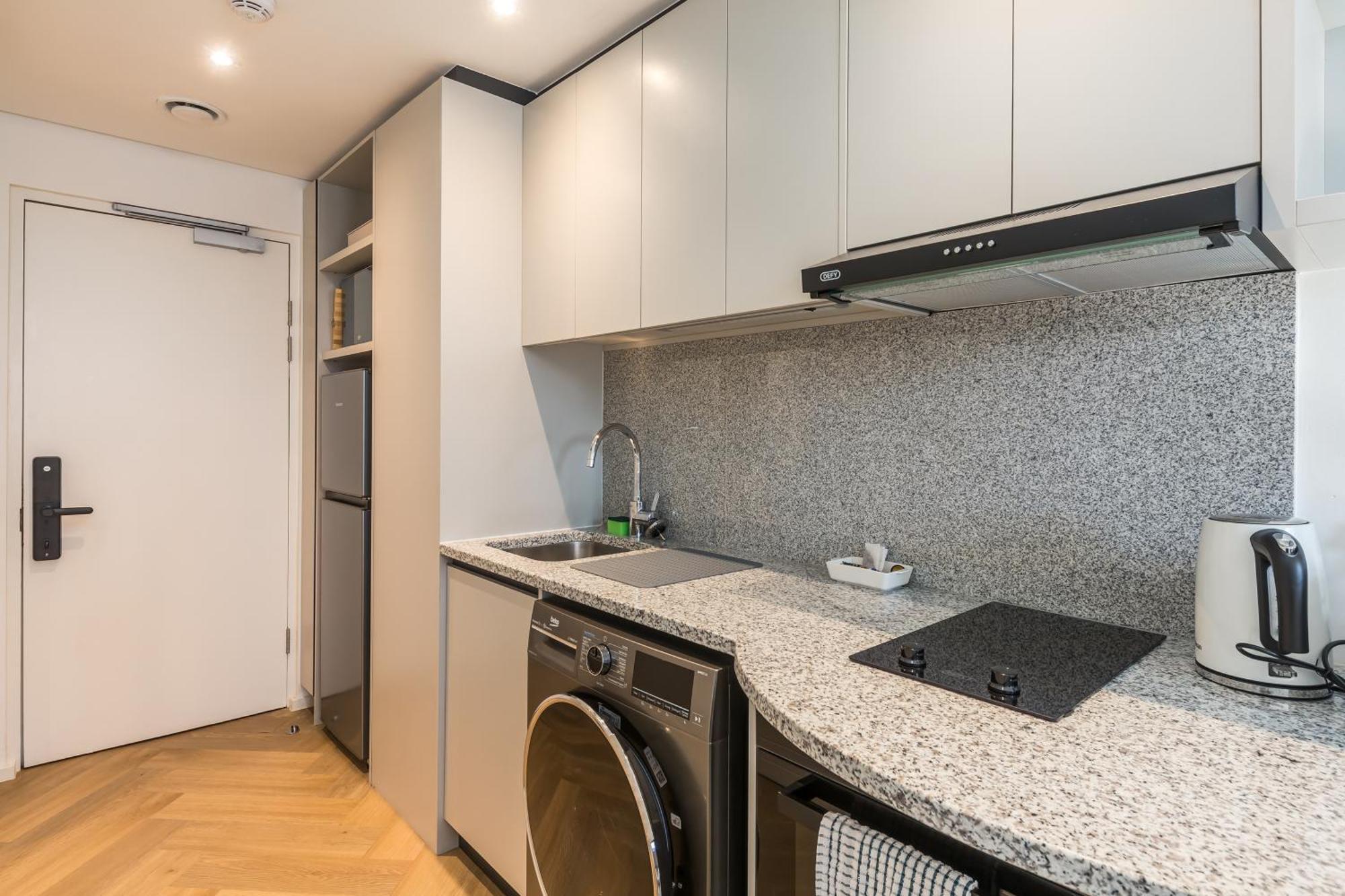 Centrally Located With Pool At Zeeland Pier - 710