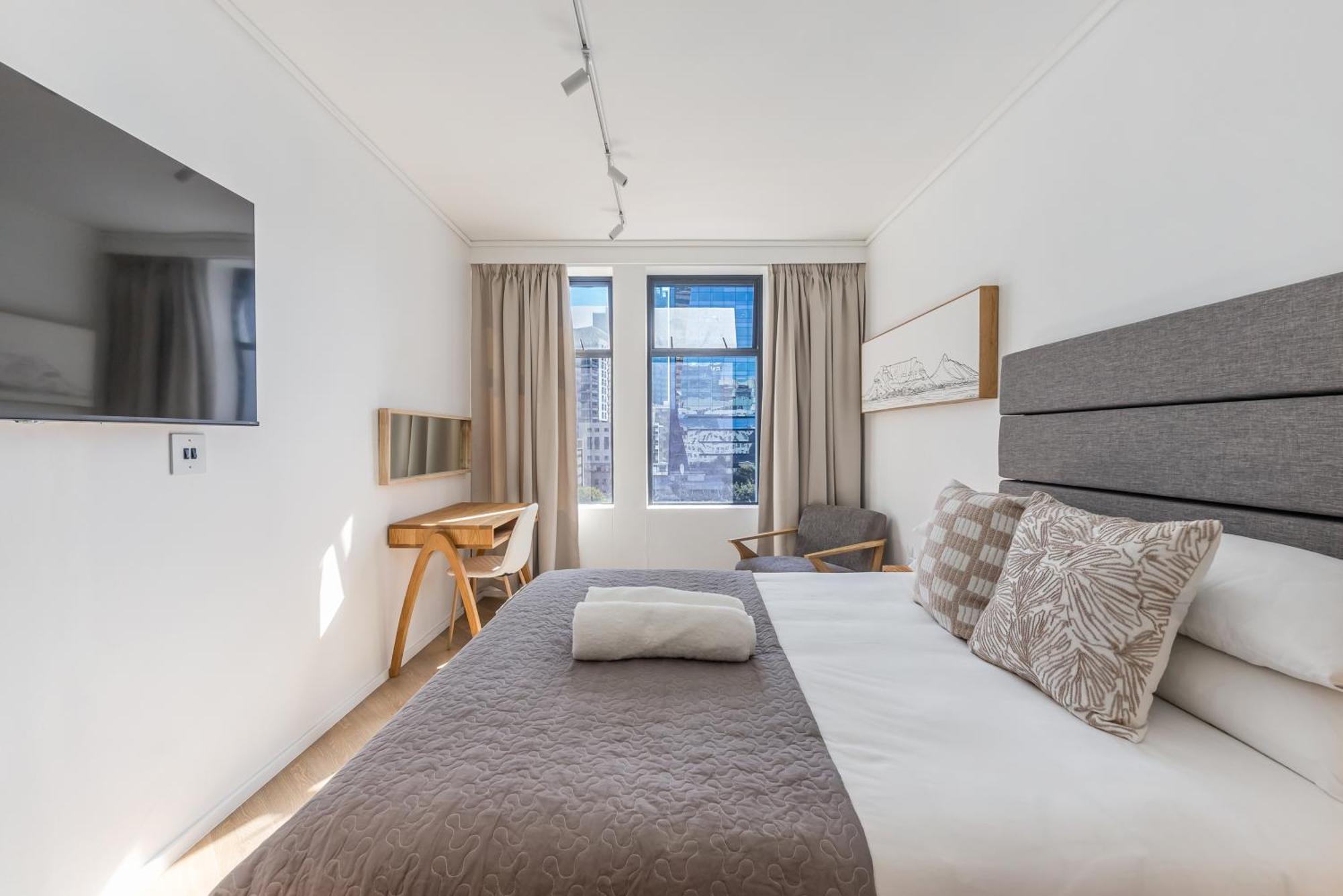 Centrally Located With Pool At Zeeland Pier - 710 Cape Town