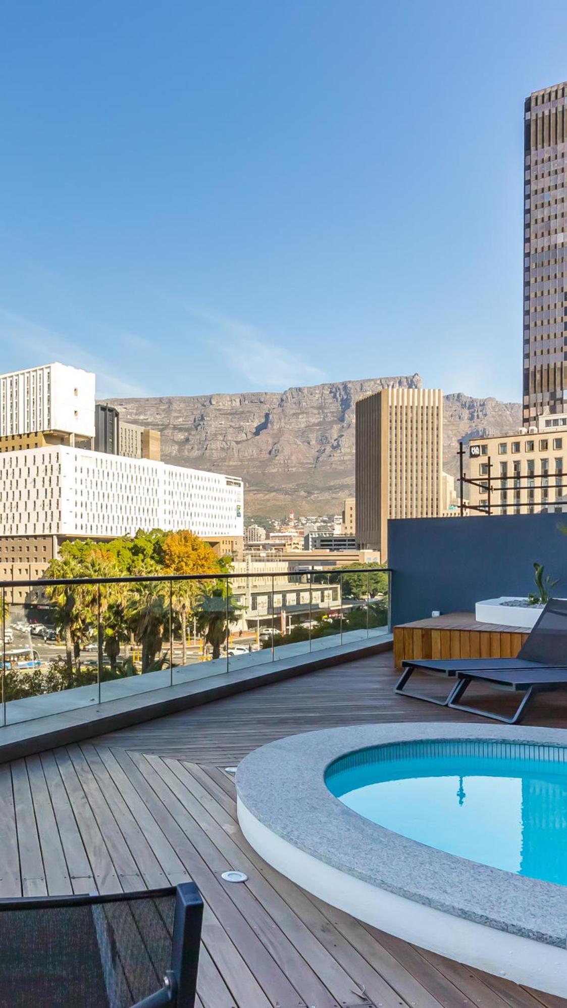 Centrally Located With Pool At Zeeland Pier - 710 Apartment Cape Town